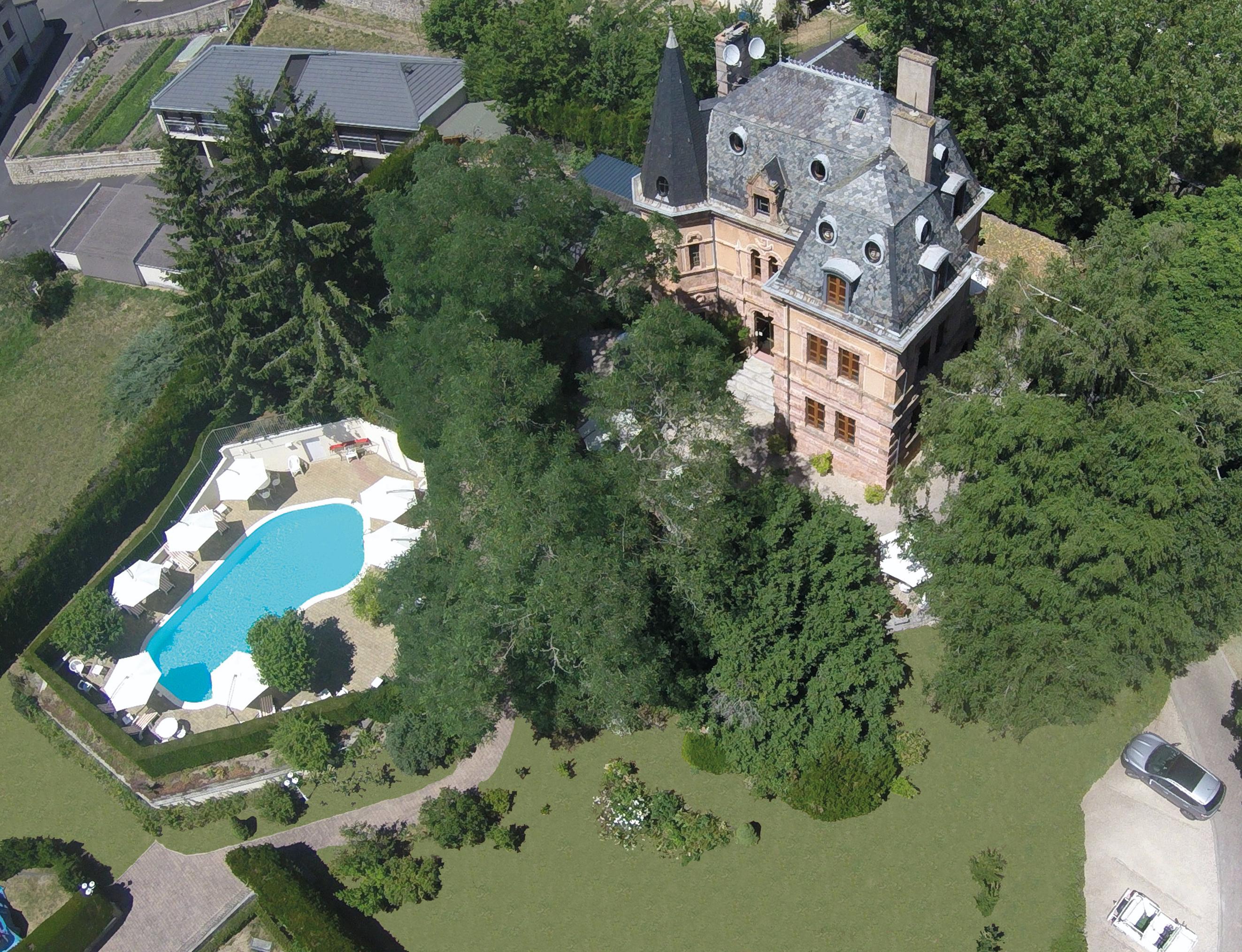 Propriété en France à vendre à Saint-Alban-sur-Limagnole, Lozère - €1 290 000 - photo 