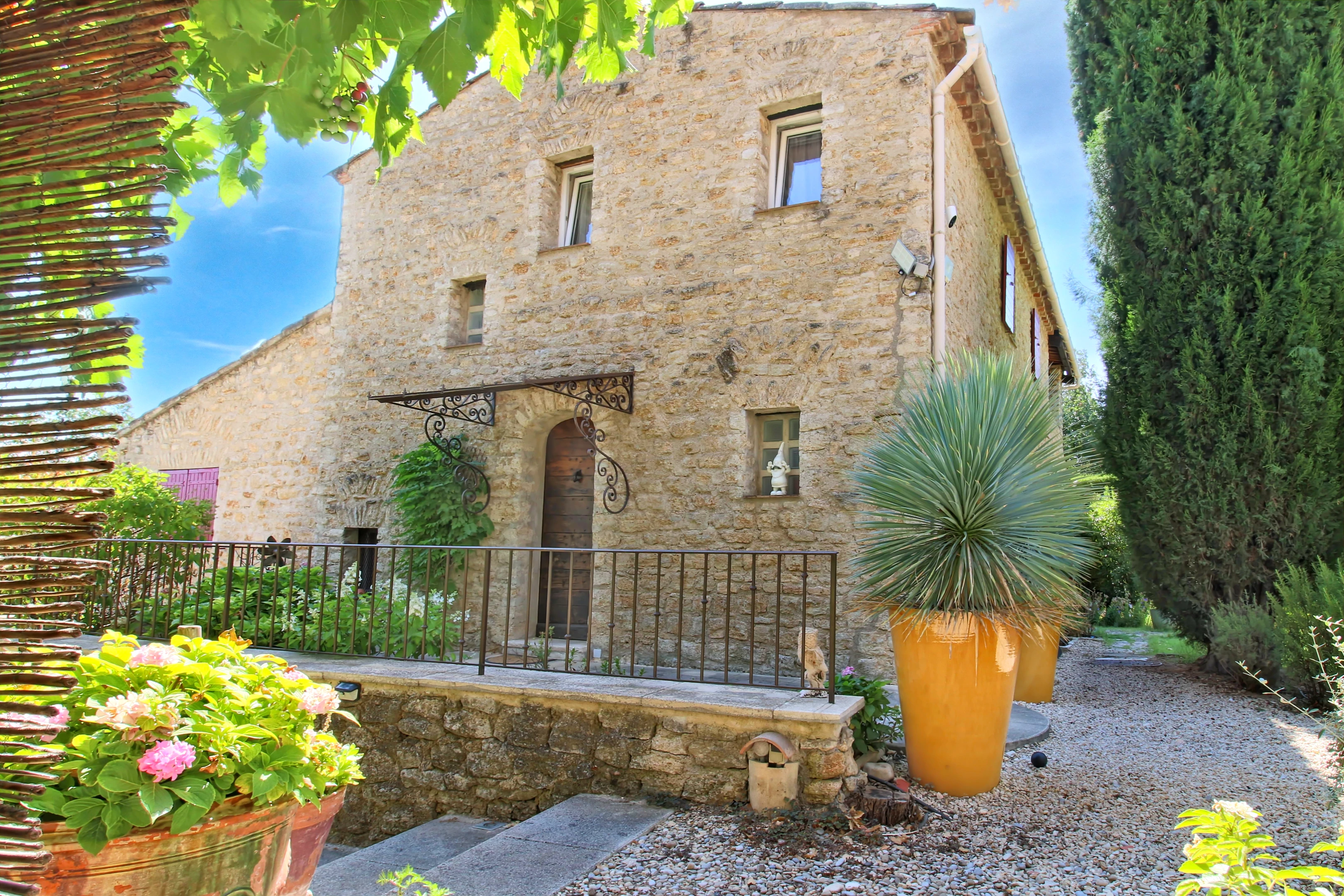 French property for sale in Apt, Vaucluse - €767,000 - photo 