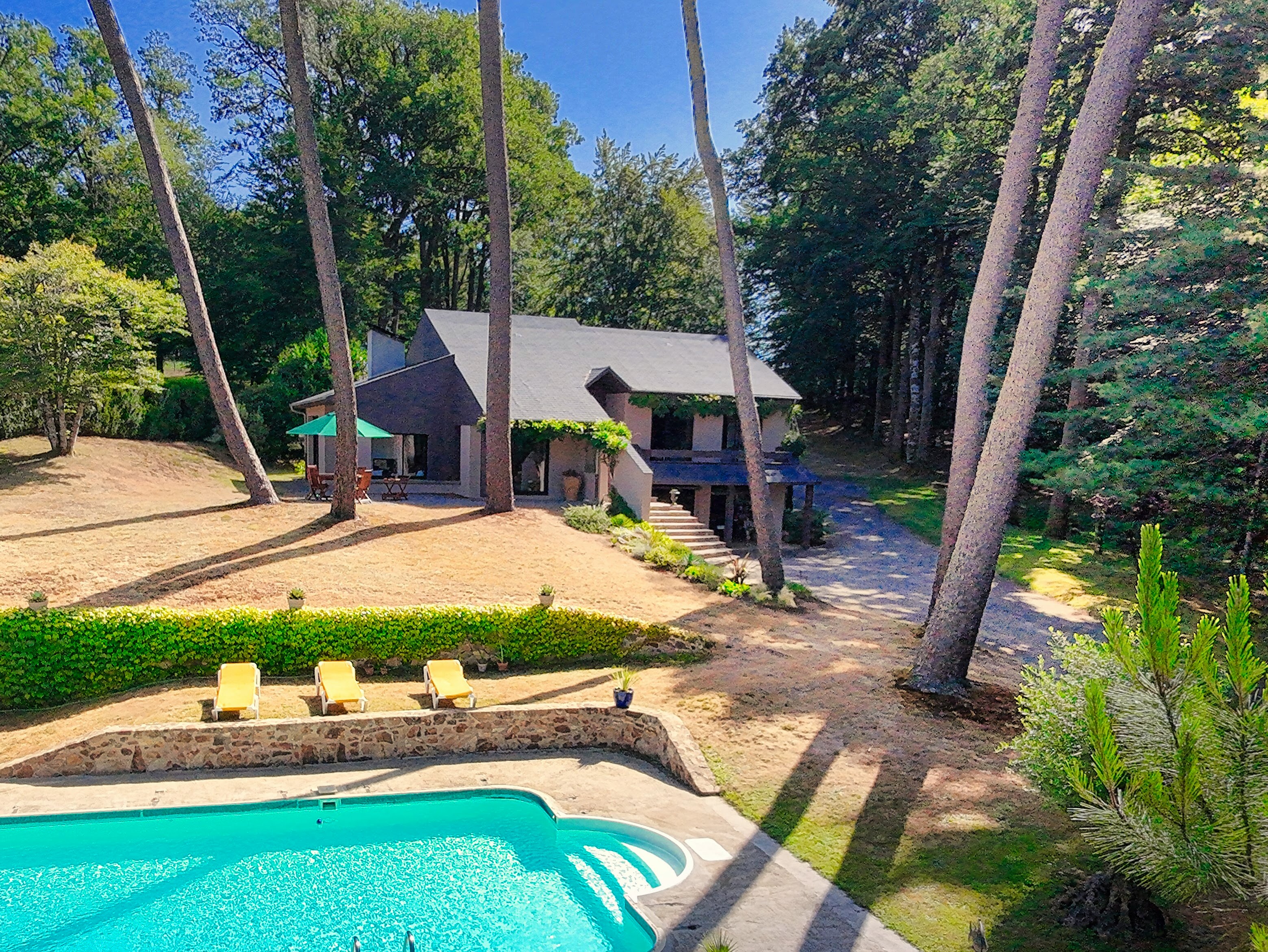 Propriété en France à vendre à Ambazac, Haute-Vienne - €530 000 - photo 