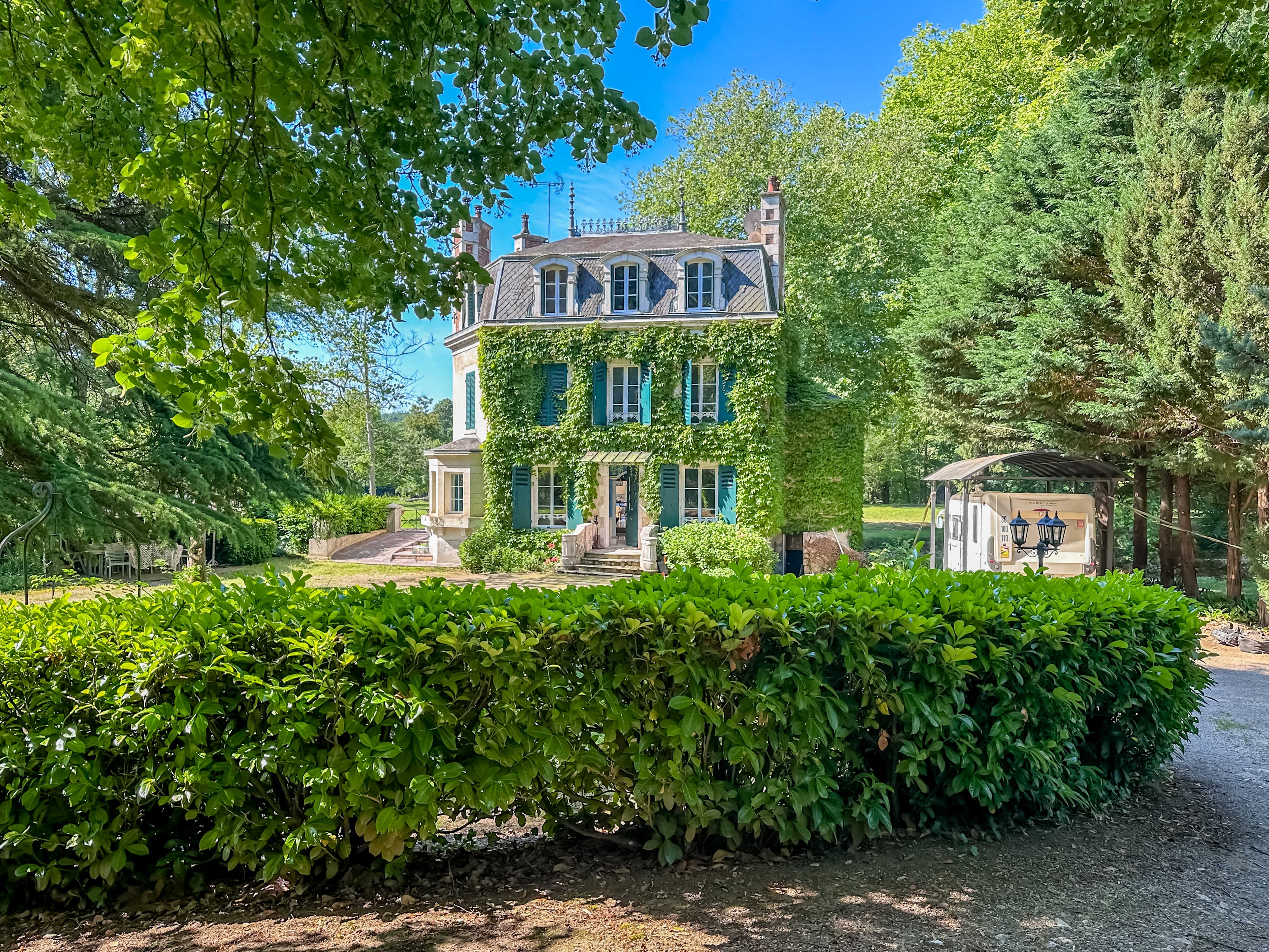 Propriété en France à vendre à Pouligny-Saint-Pierre, Indre - €526 600 - photo 