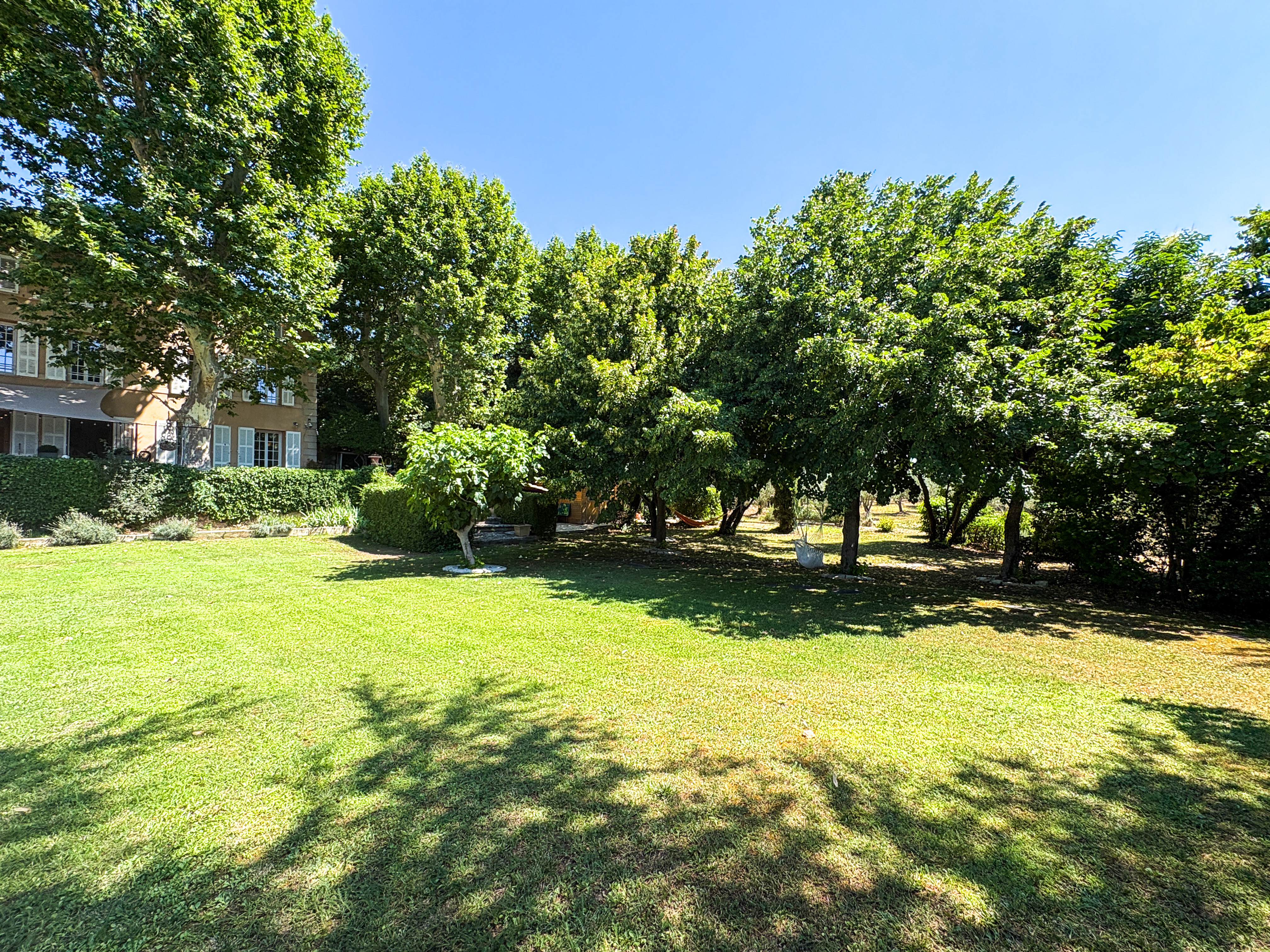 French property for sale in Aix-en-Provence, Bouches-du-Rhône - €1,196,000 - photo 