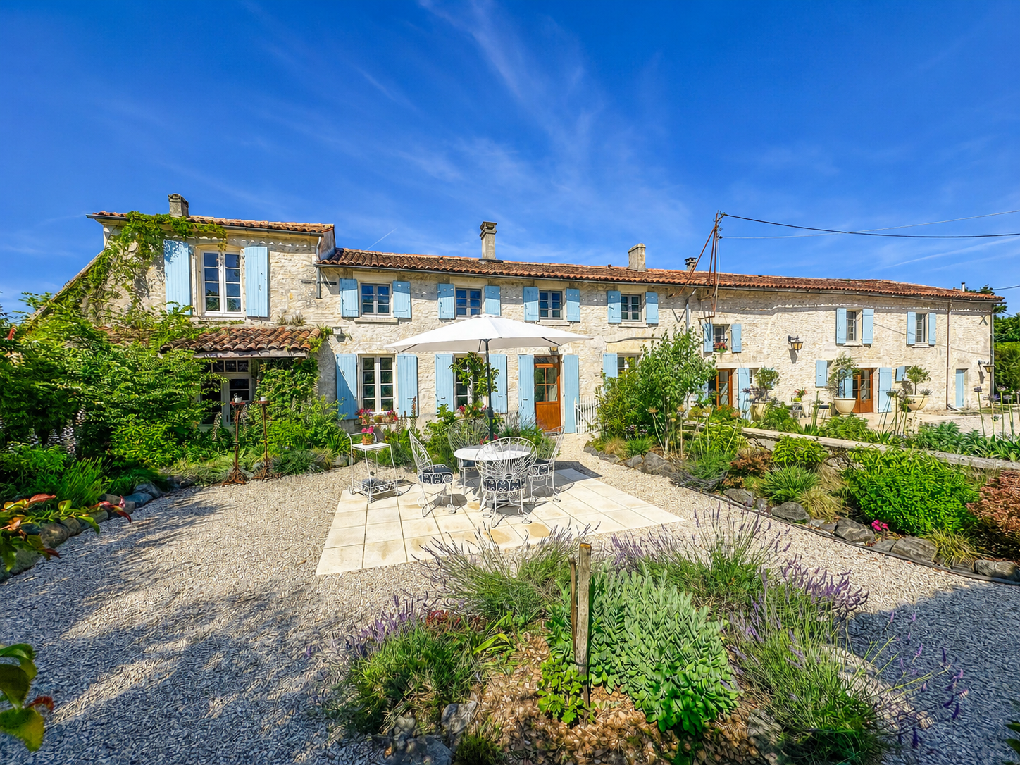 Propriété en France à vendre à Sonnac, Charente-Maritime - €599 000 - photo 