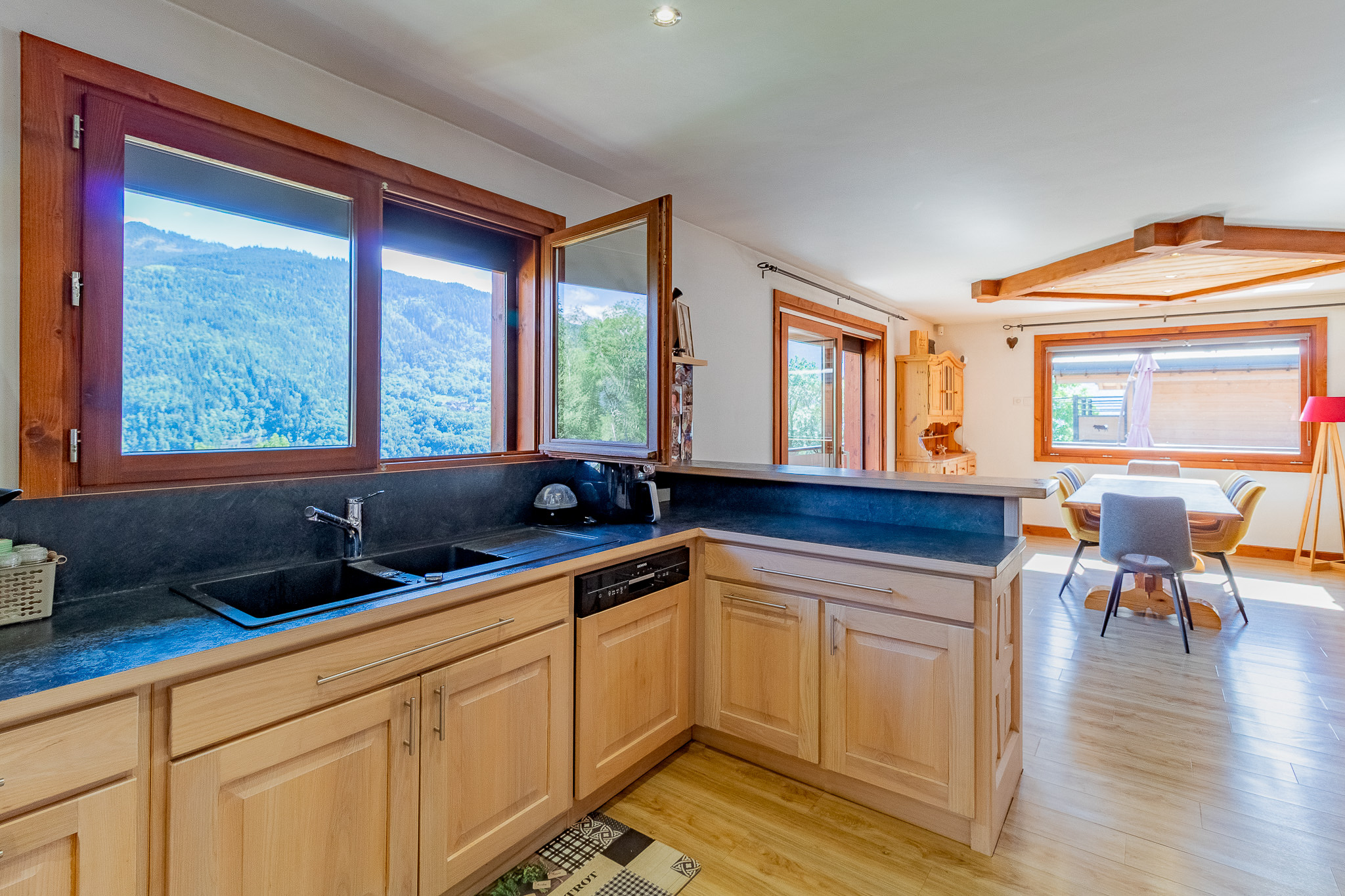 French property for sale in Montagny, Savoie - €999,000 - photo 