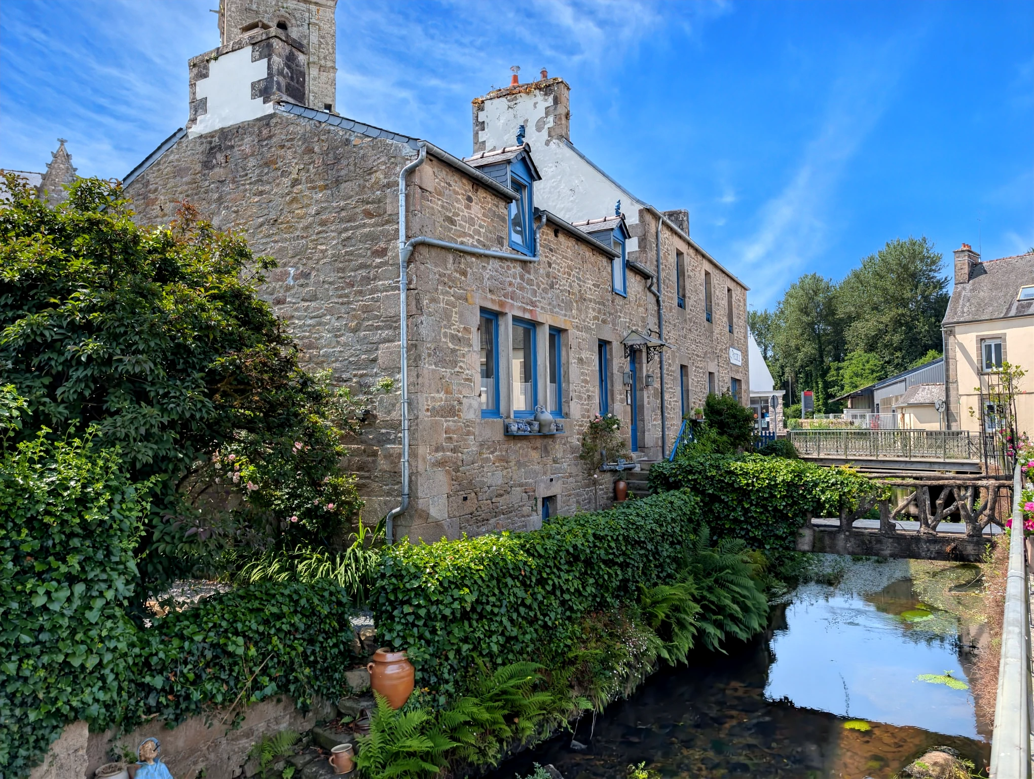 Propriété en France à vendre à Guerlesquin, Finistère - €540 600 - photo 