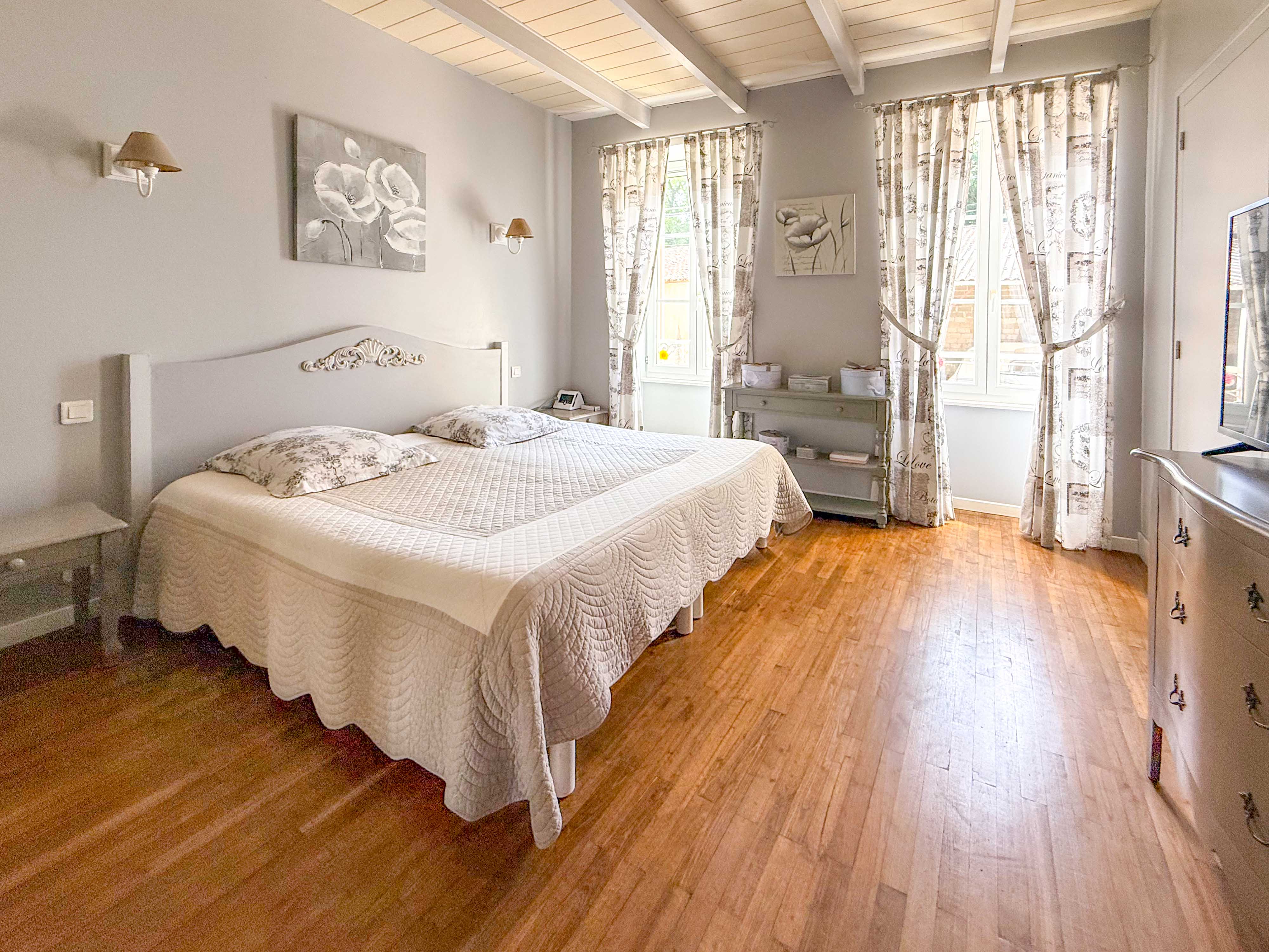 French property for sale in Saint-Hilaire-de-Villefranche, Charente-Maritime - €795,000 - photo 