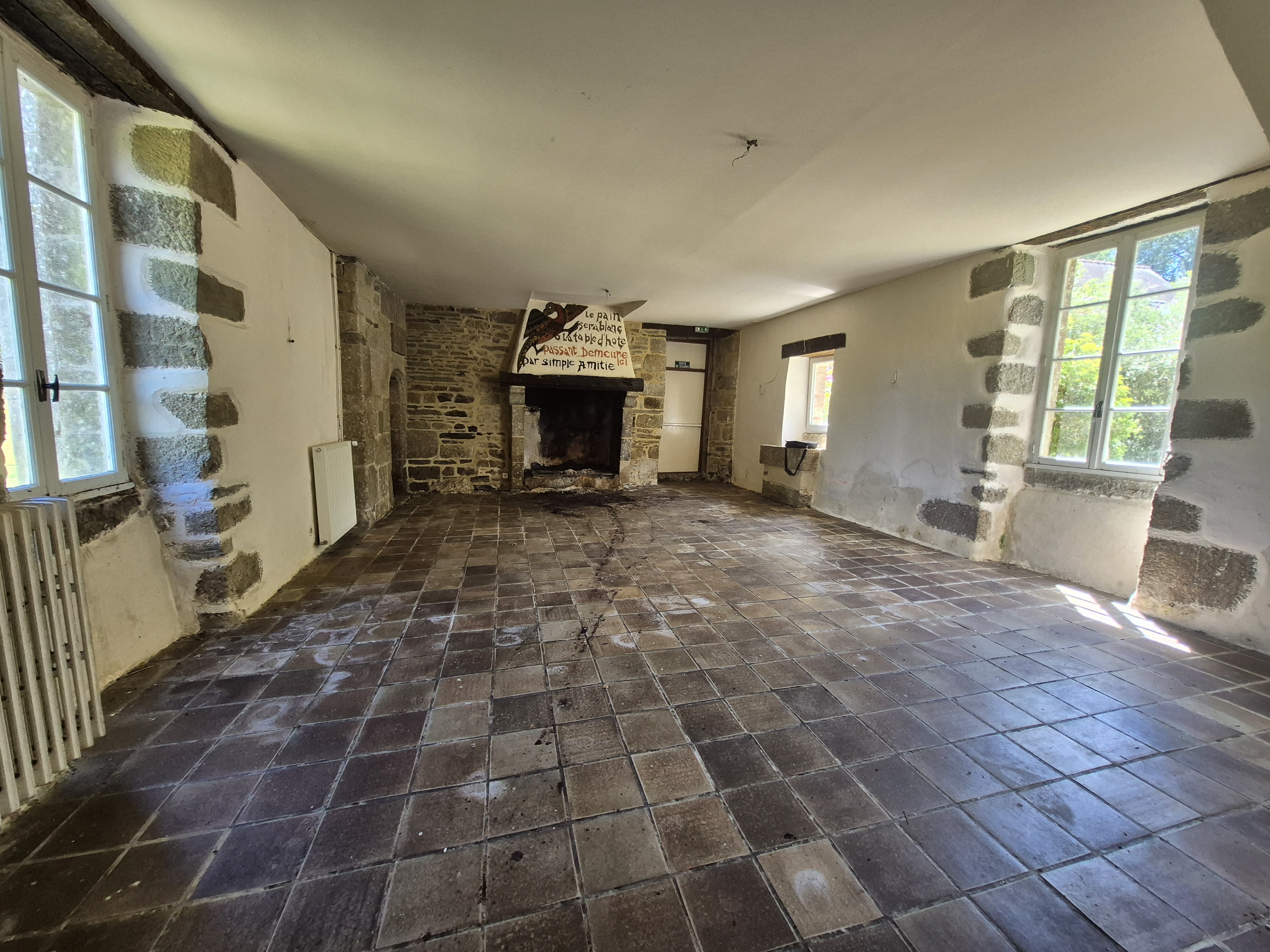 Propriété en France à vendre à Glomel, Côtes-d'Armor - €662 500 - photo 