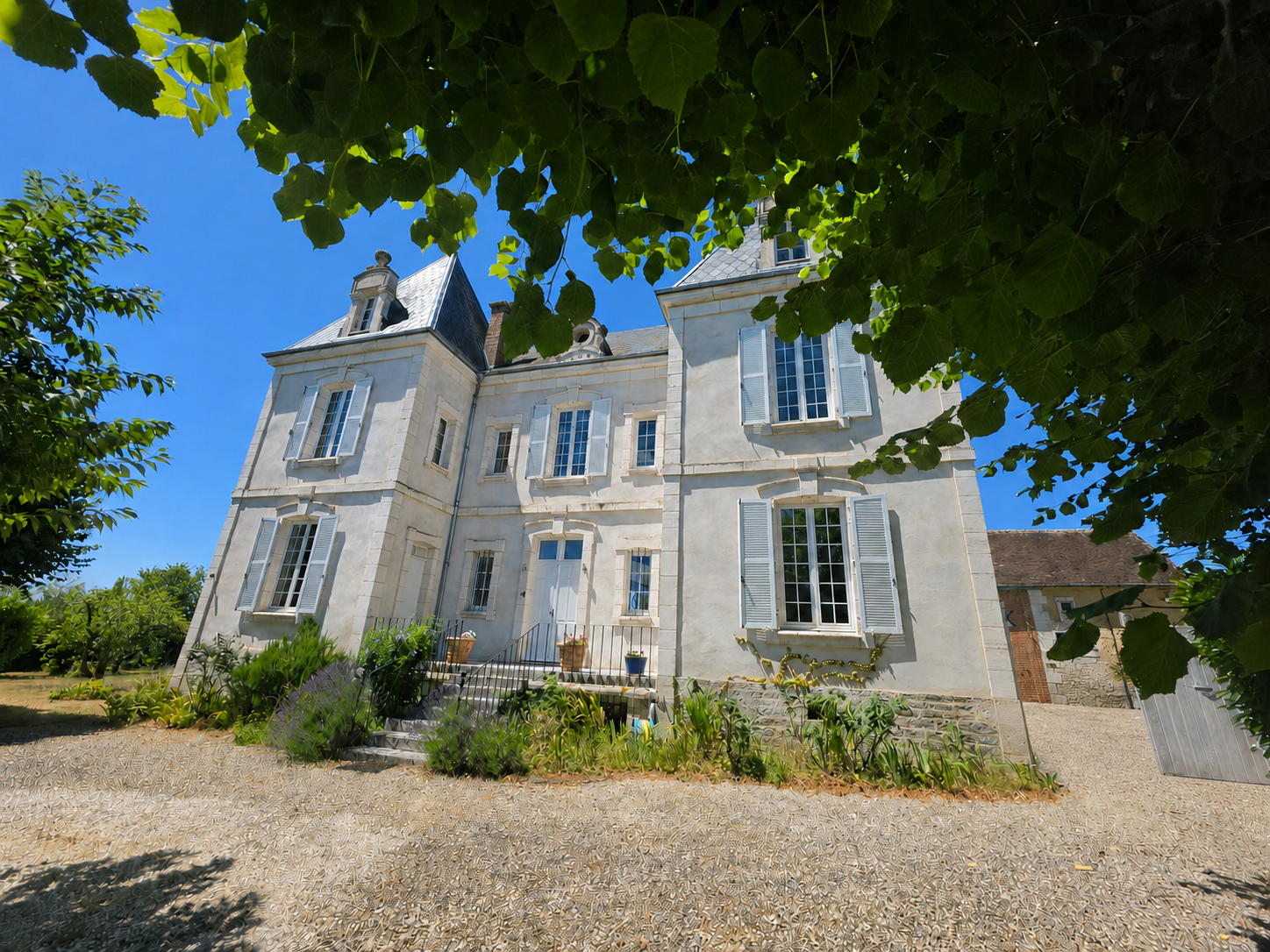 Propriété en France à vendre à Flogny-la-Chapelle, Yonne - €749 999 - photo 