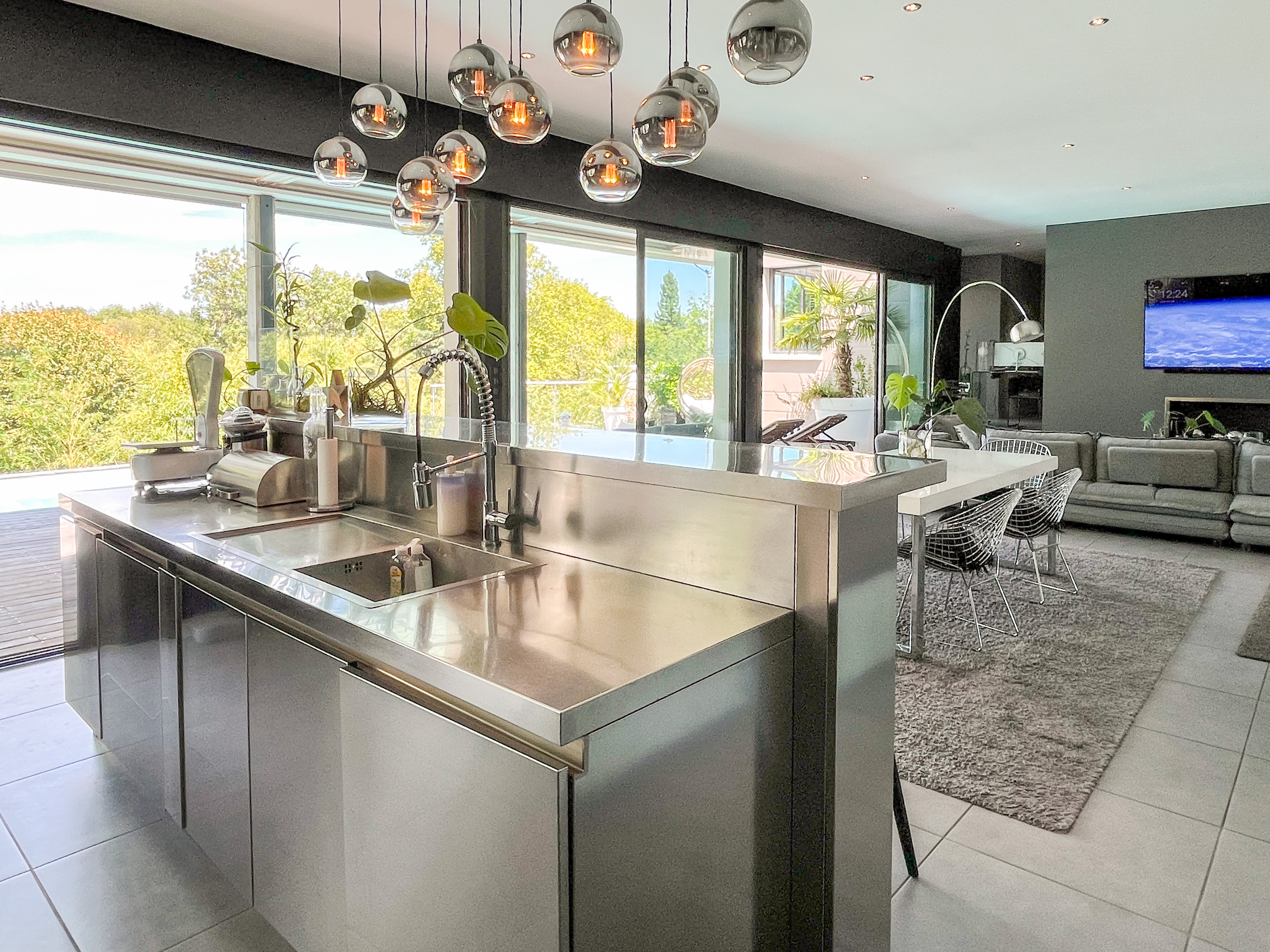 French property for sale in Angoulême, Charente - €695,000 - photo 