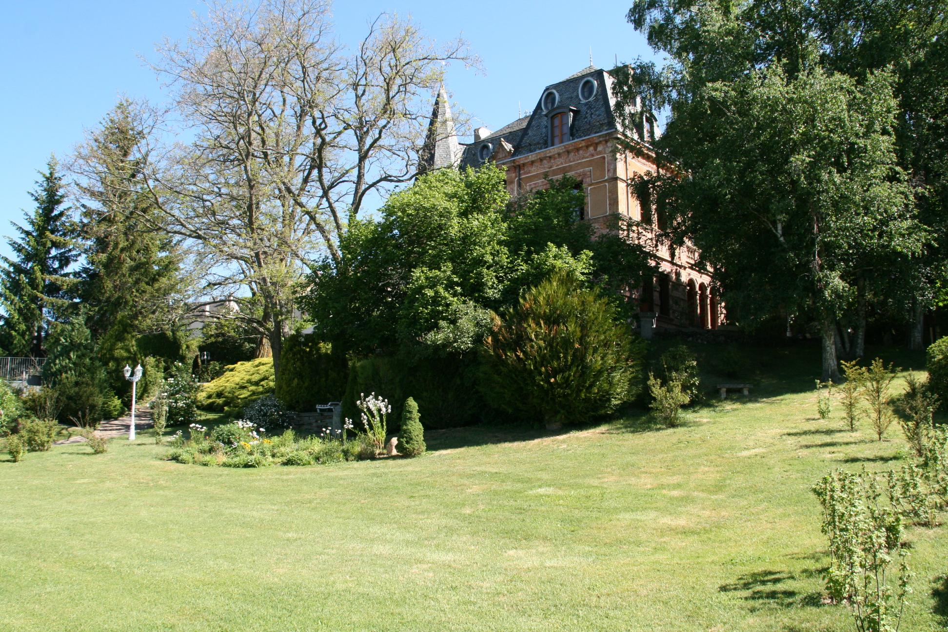Propriété en France à vendre à Saint-Alban-sur-Limagnole, Lozère - €1 290 000 - photo 