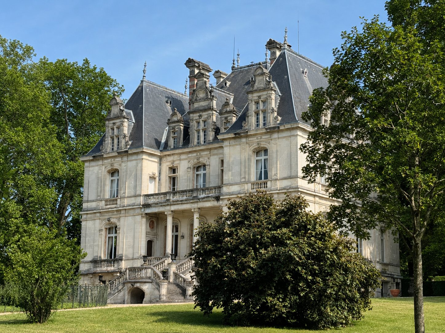 French property for sale in Jarnac, Charente - €3,286,000 - photo 