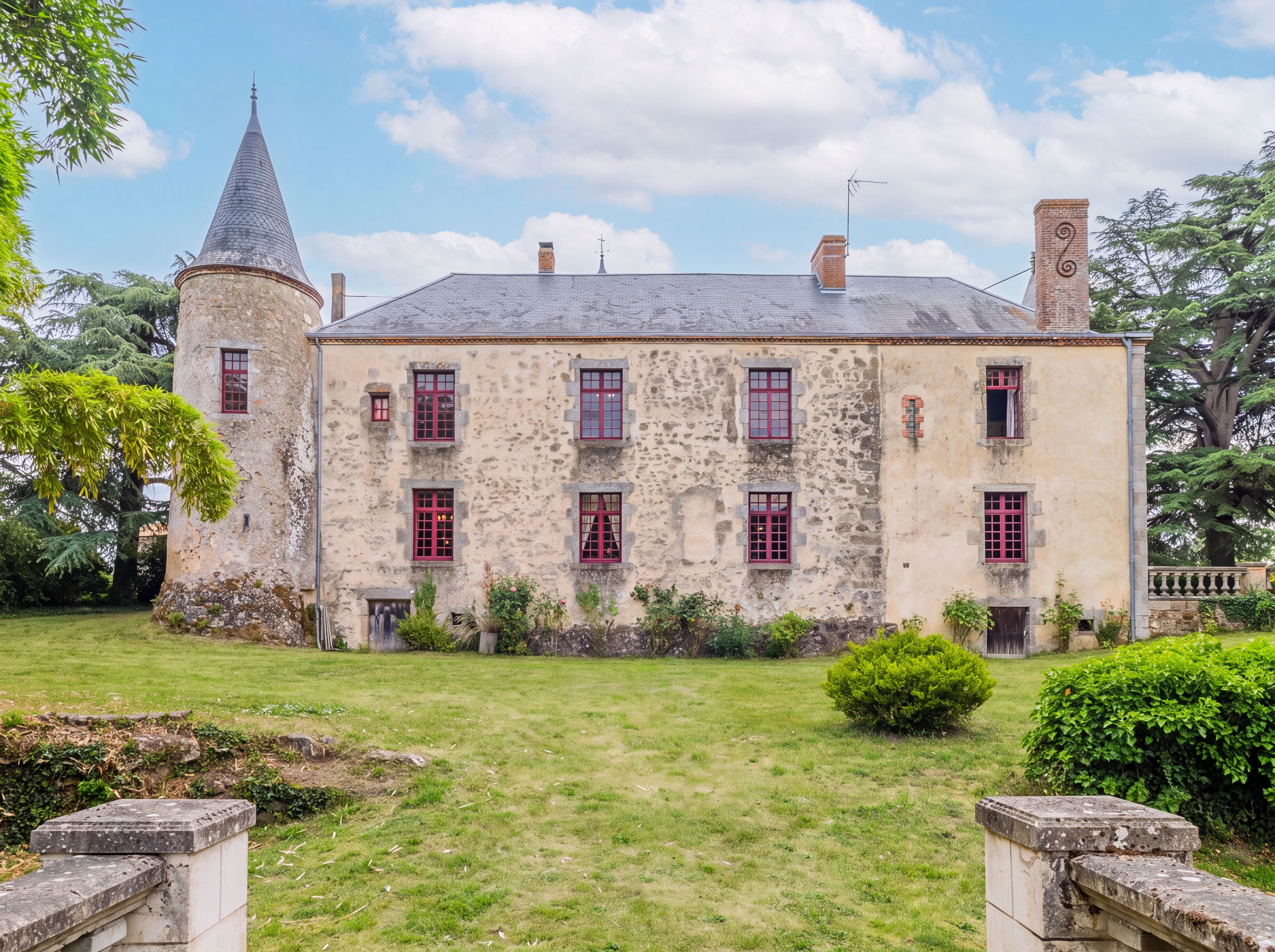 French property for sale in Geay, Deux-Sèvres - €1,170,212 - photo 