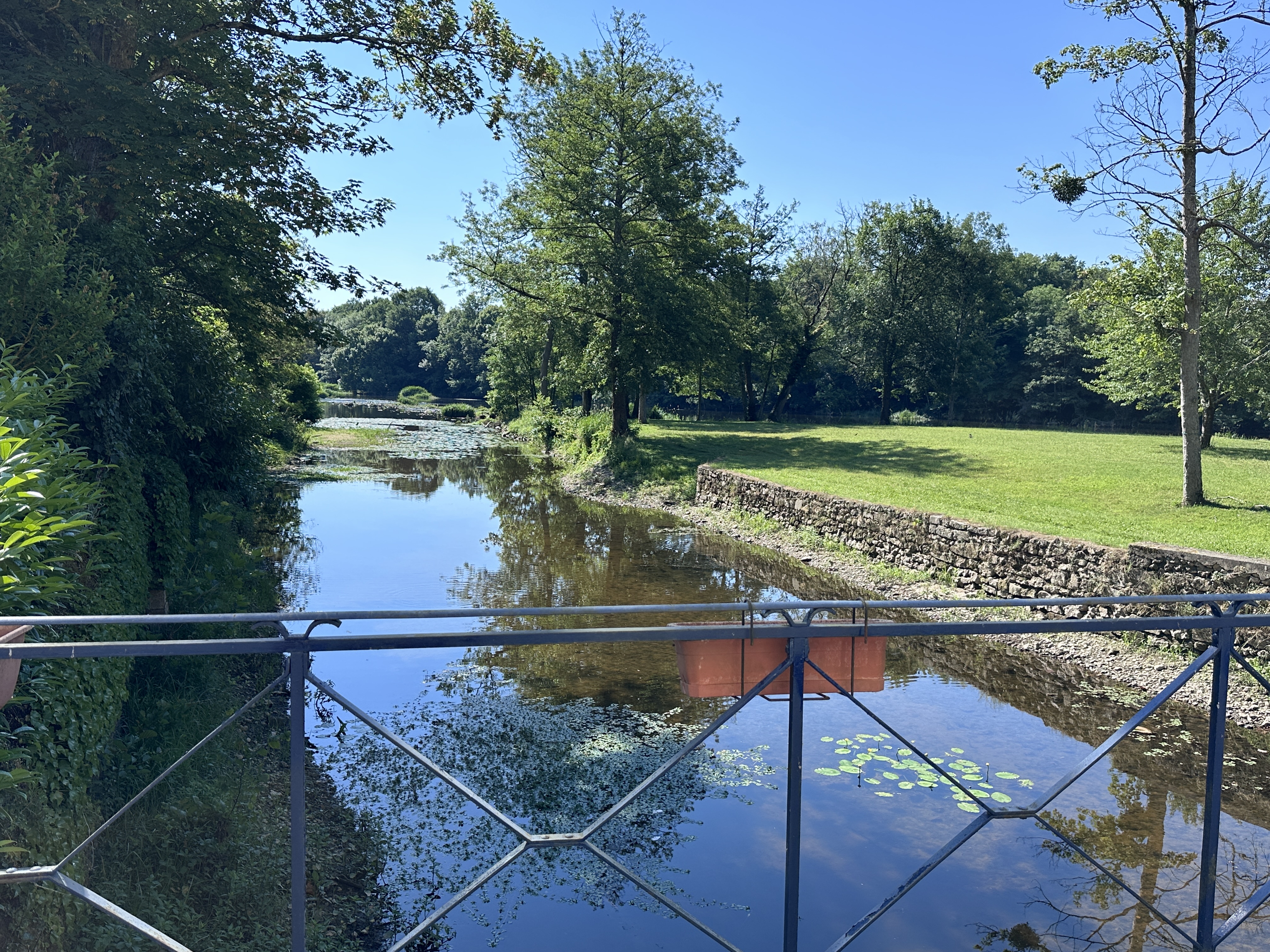 Propriété en France à vendre à Pouligny-Saint-Pierre, Indre - €526 600 - photo 