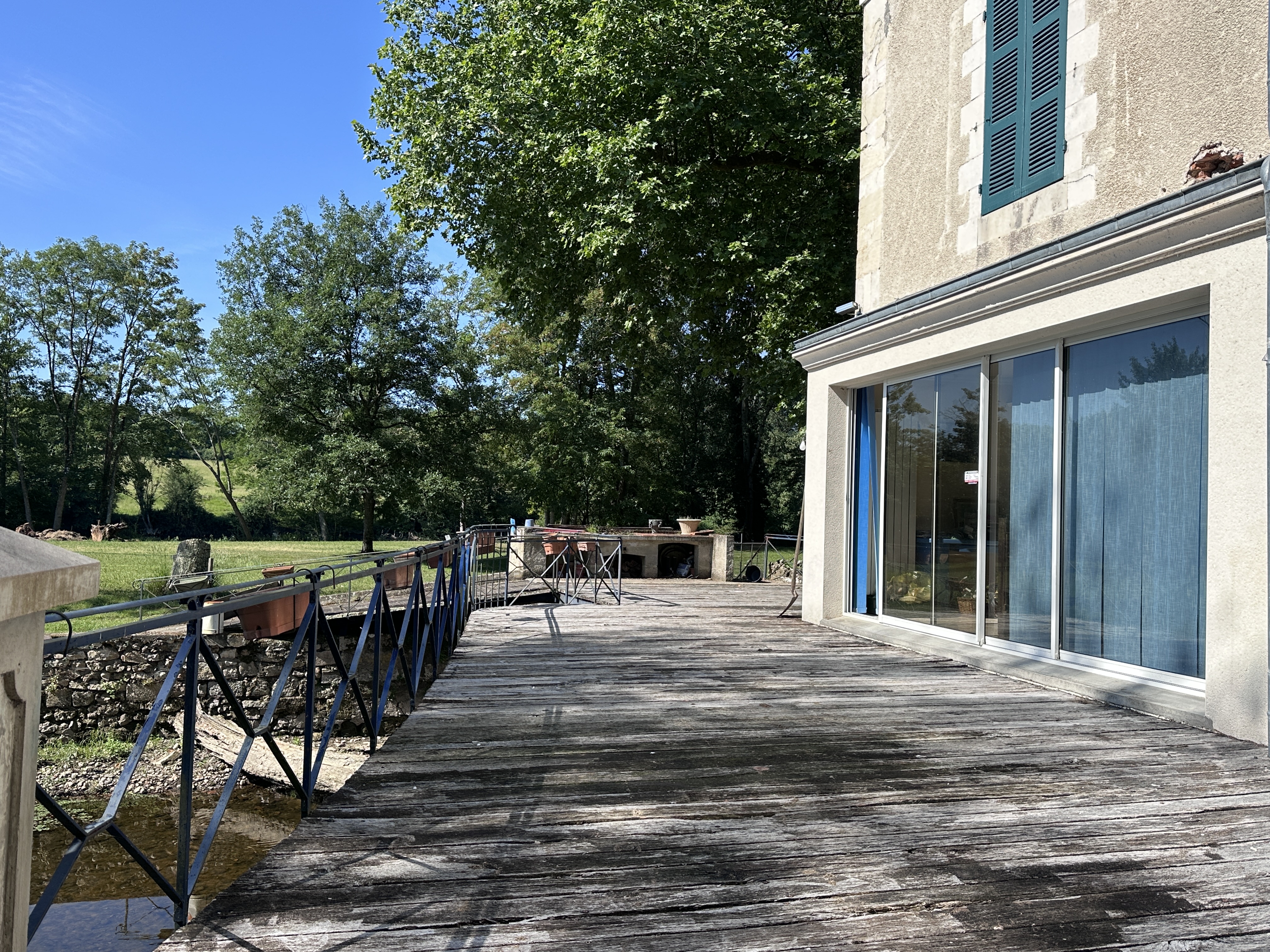 Propriété en France à vendre à Pouligny-Saint-Pierre, Indre - €526 600 - photo 