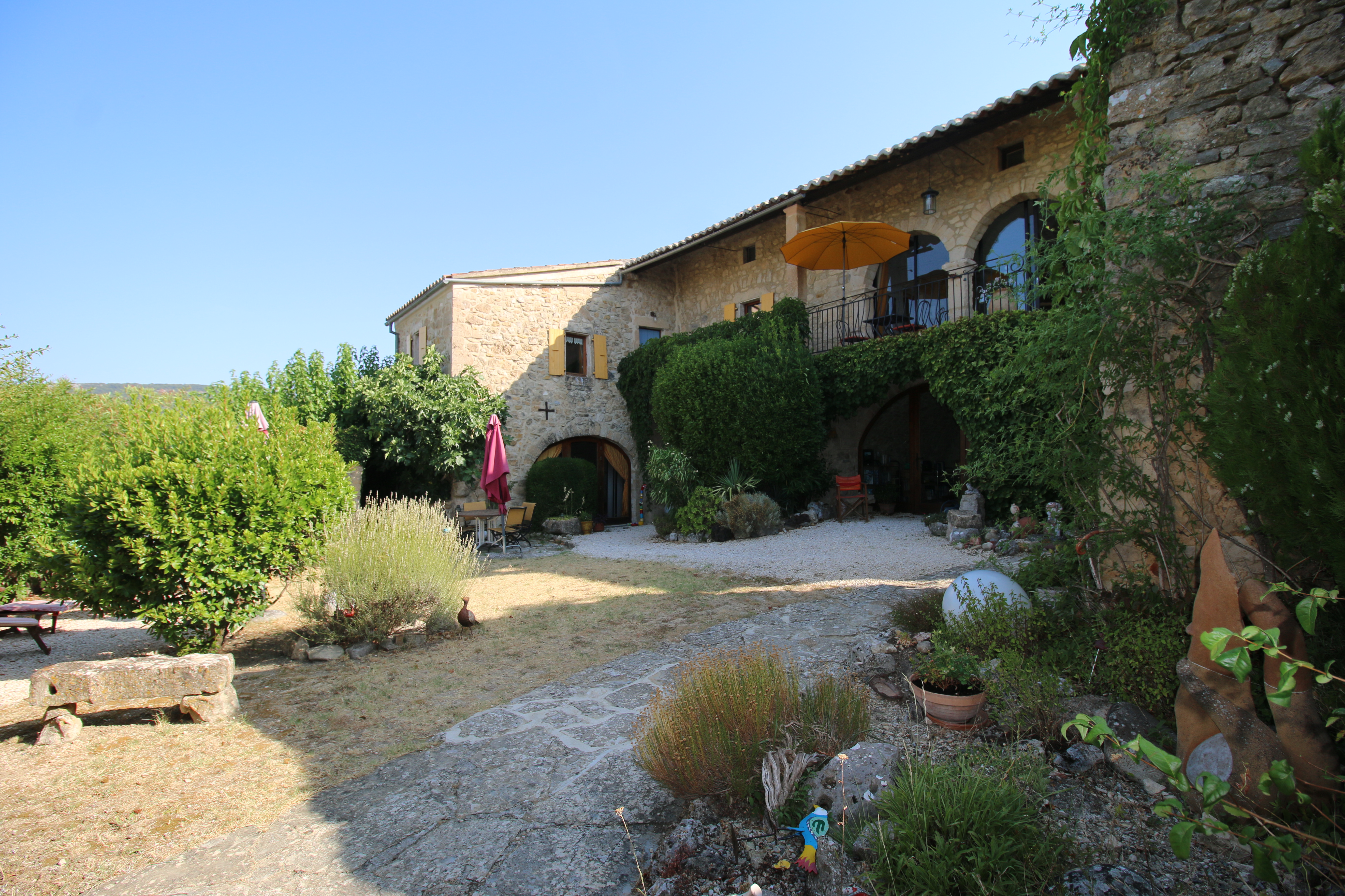 Propriété en France à vendre à Vallon-Pont-d'Arc, Ardèche - €888 000 - photo 