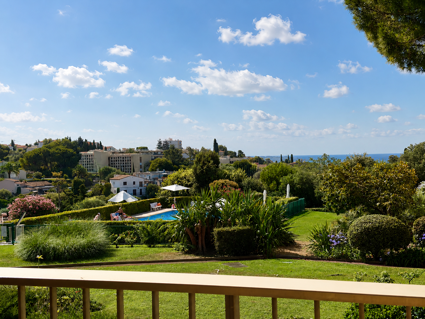 French property for sale in Antibes, Alpes-Maritimes - €392,000 - photo 