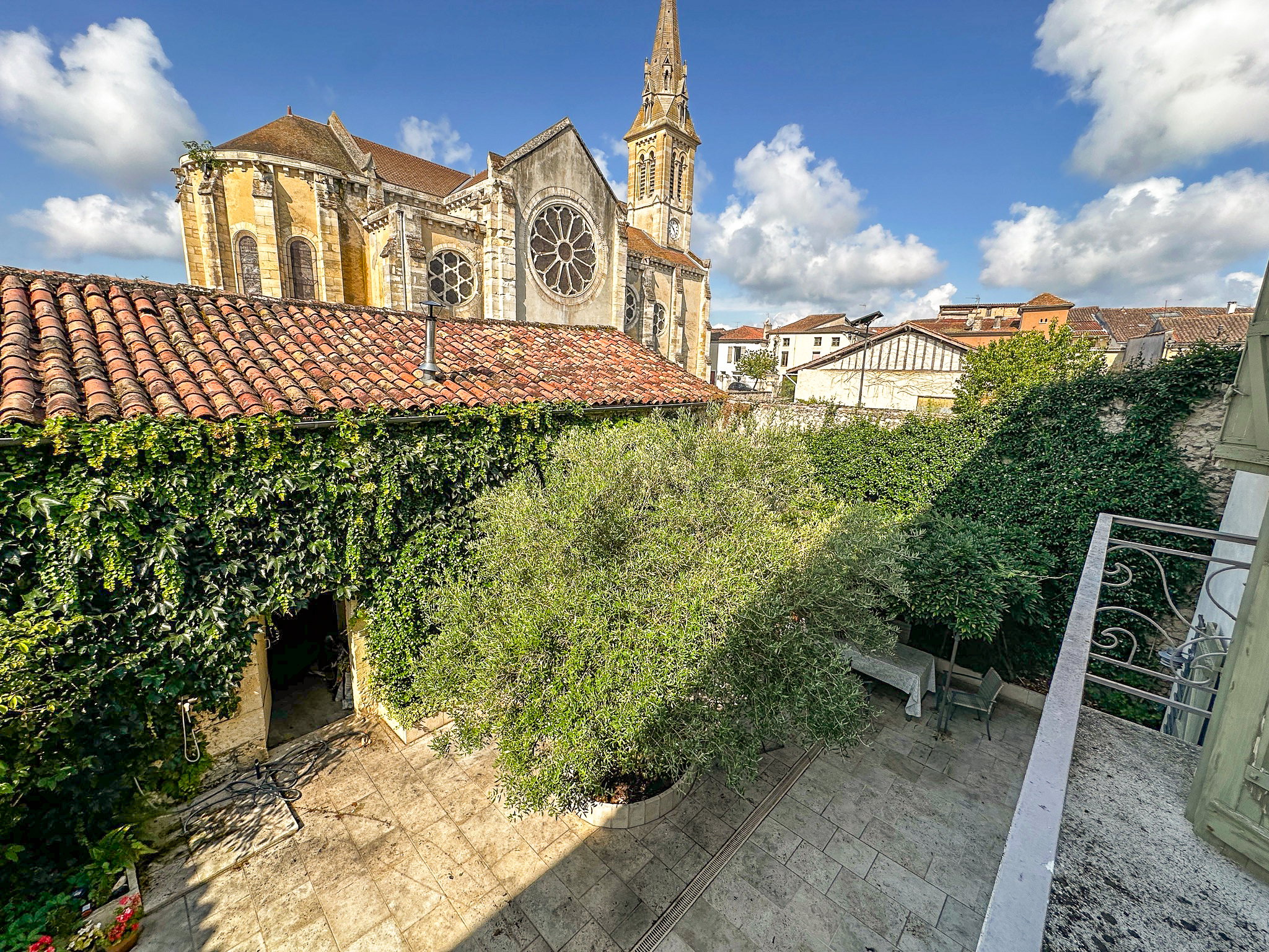 French property for sale in Sos, Lot-et-Garonne - €375,000 - photo 