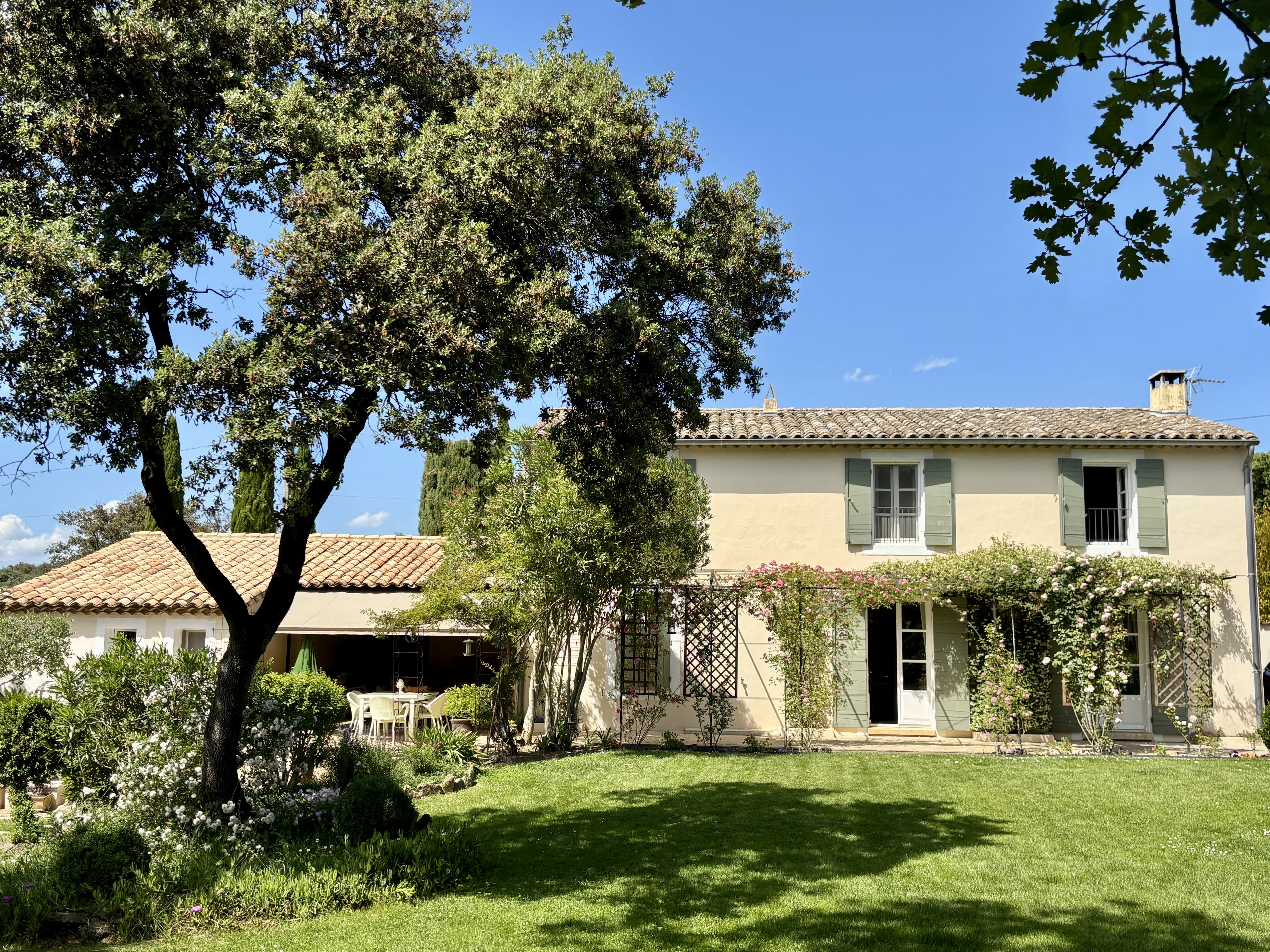 Propriété en France à vendre à Vers-Pont-du-Gard, Gard - €945 000 - photo 