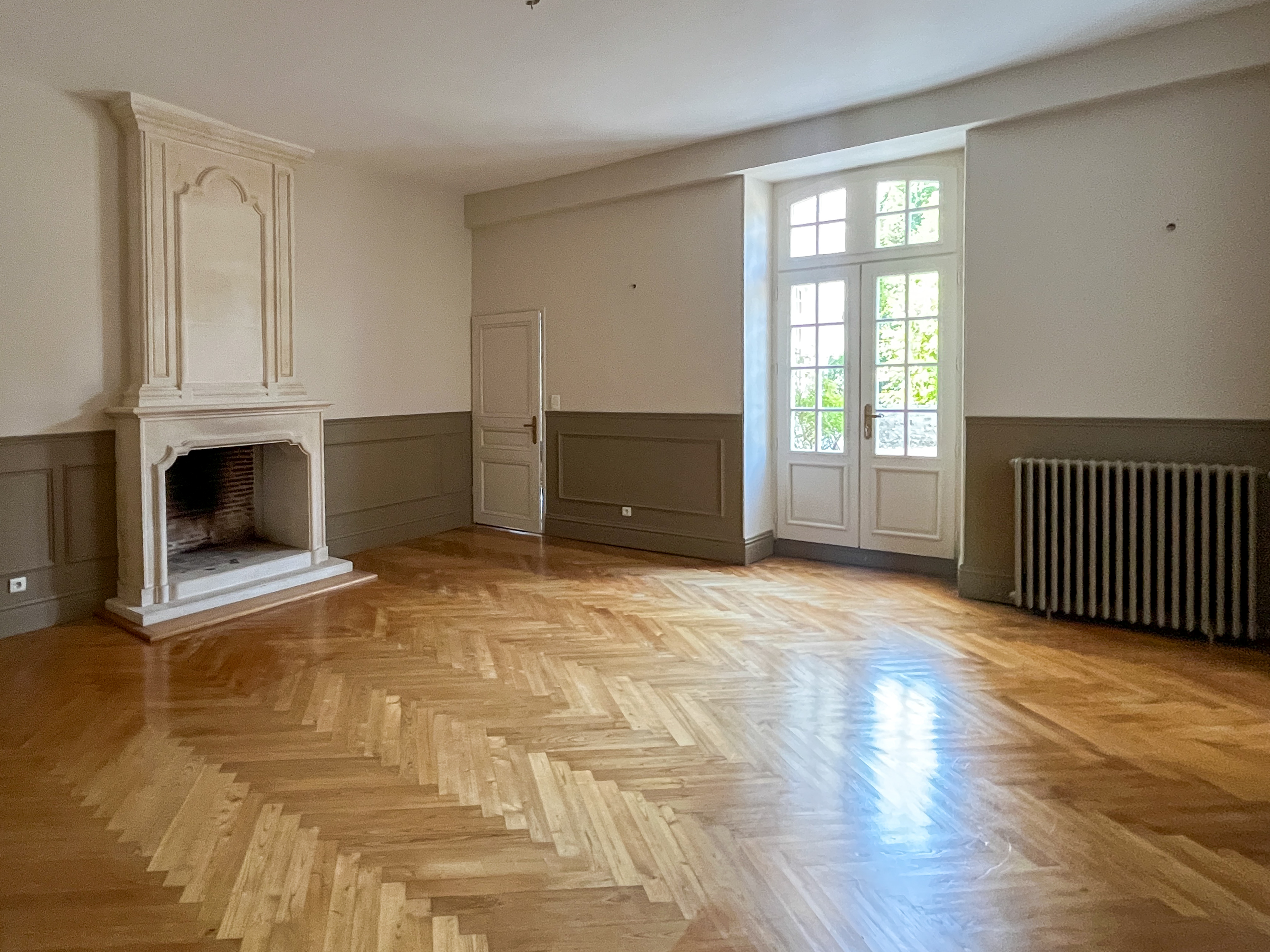 Propriété en France à vendre à Civray, Vienne - €735 000 - photo 