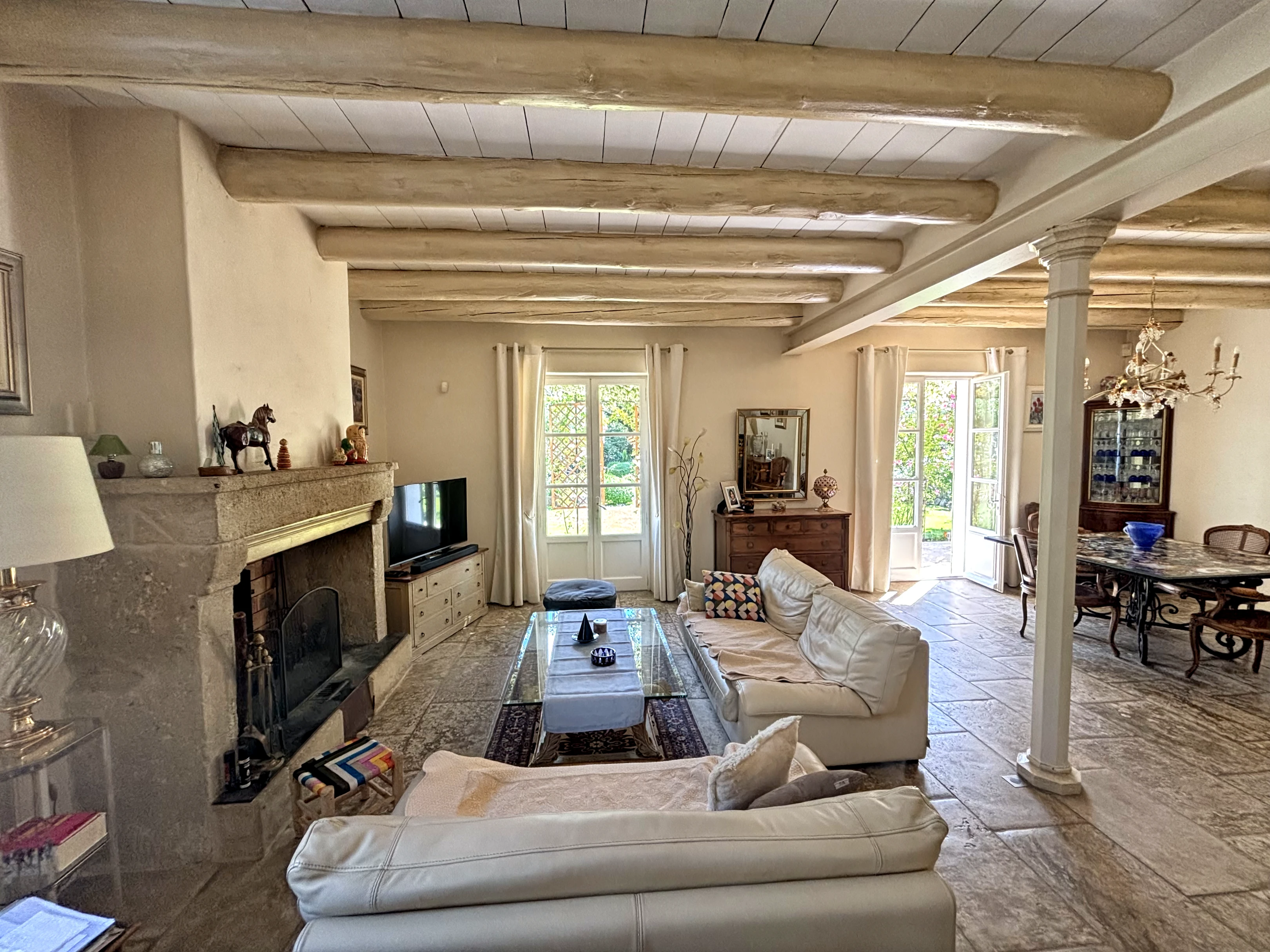 Propriété en France à vendre à Vers-Pont-du-Gard, Gard - €945 000 - photo 