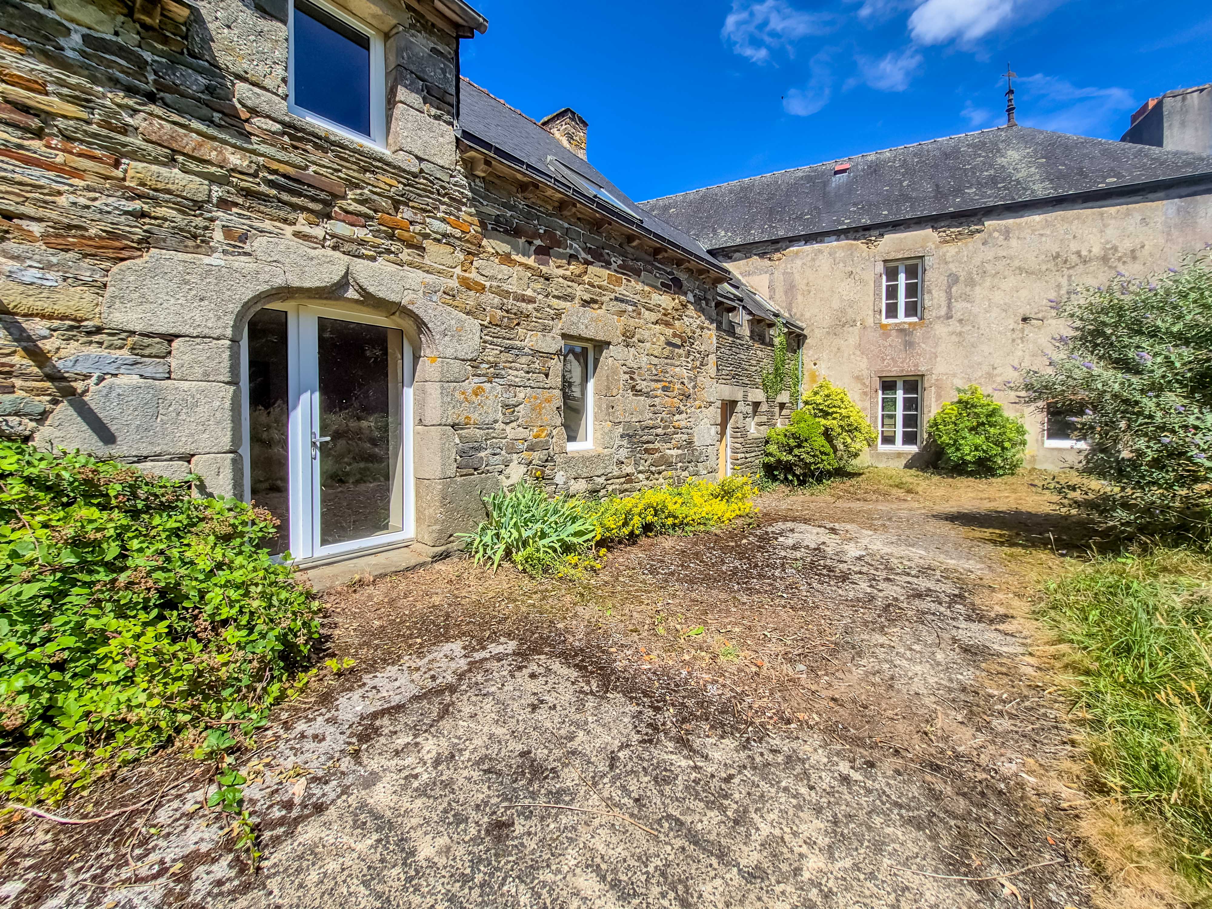 French property for sale in Glomel, Côtes-d'Armor - €662,500 - photo 