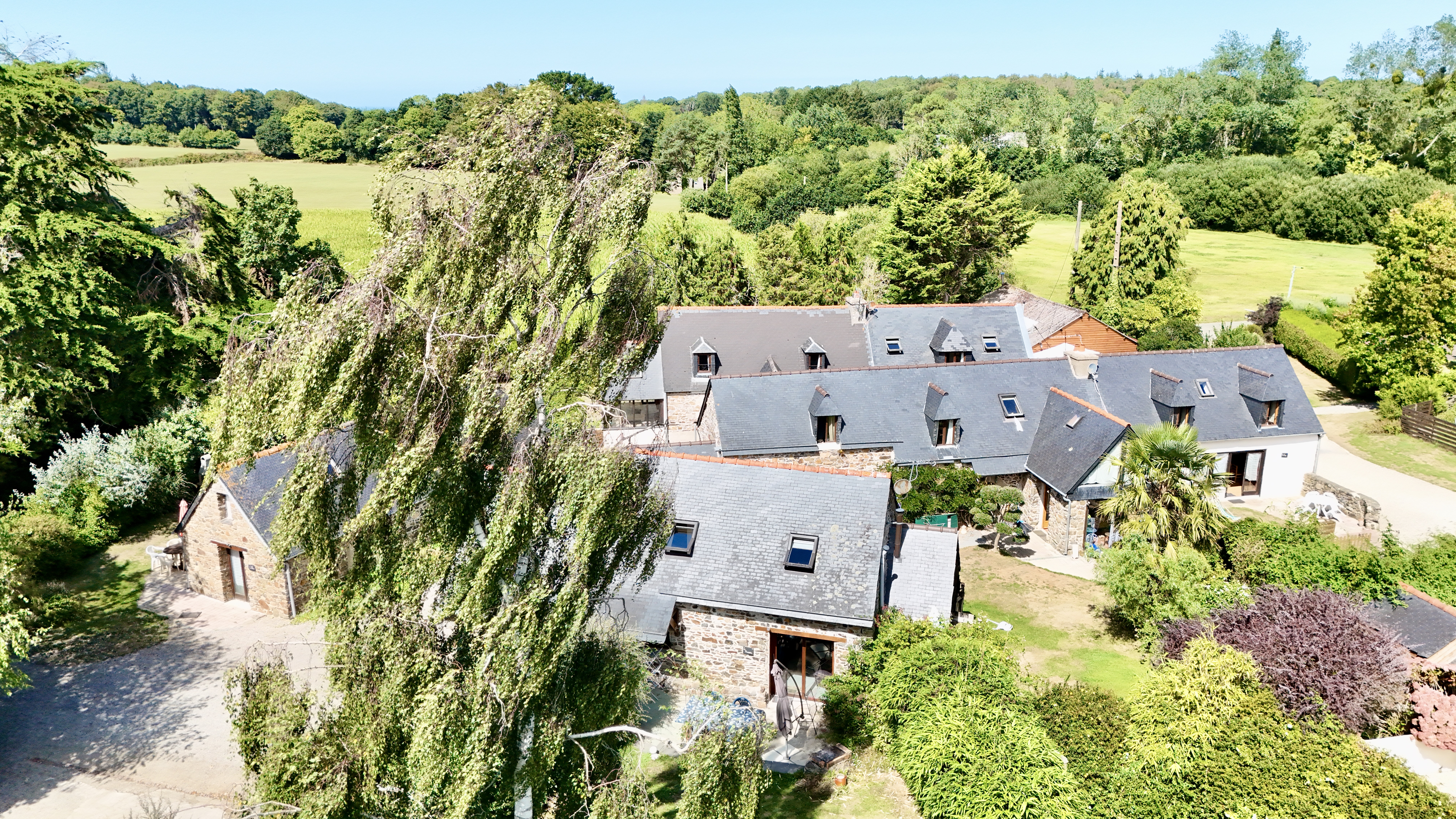 Propriété en France à vendre à Plestin-les-Grèves, Côtes-d'Armor - €760 000 - photo 