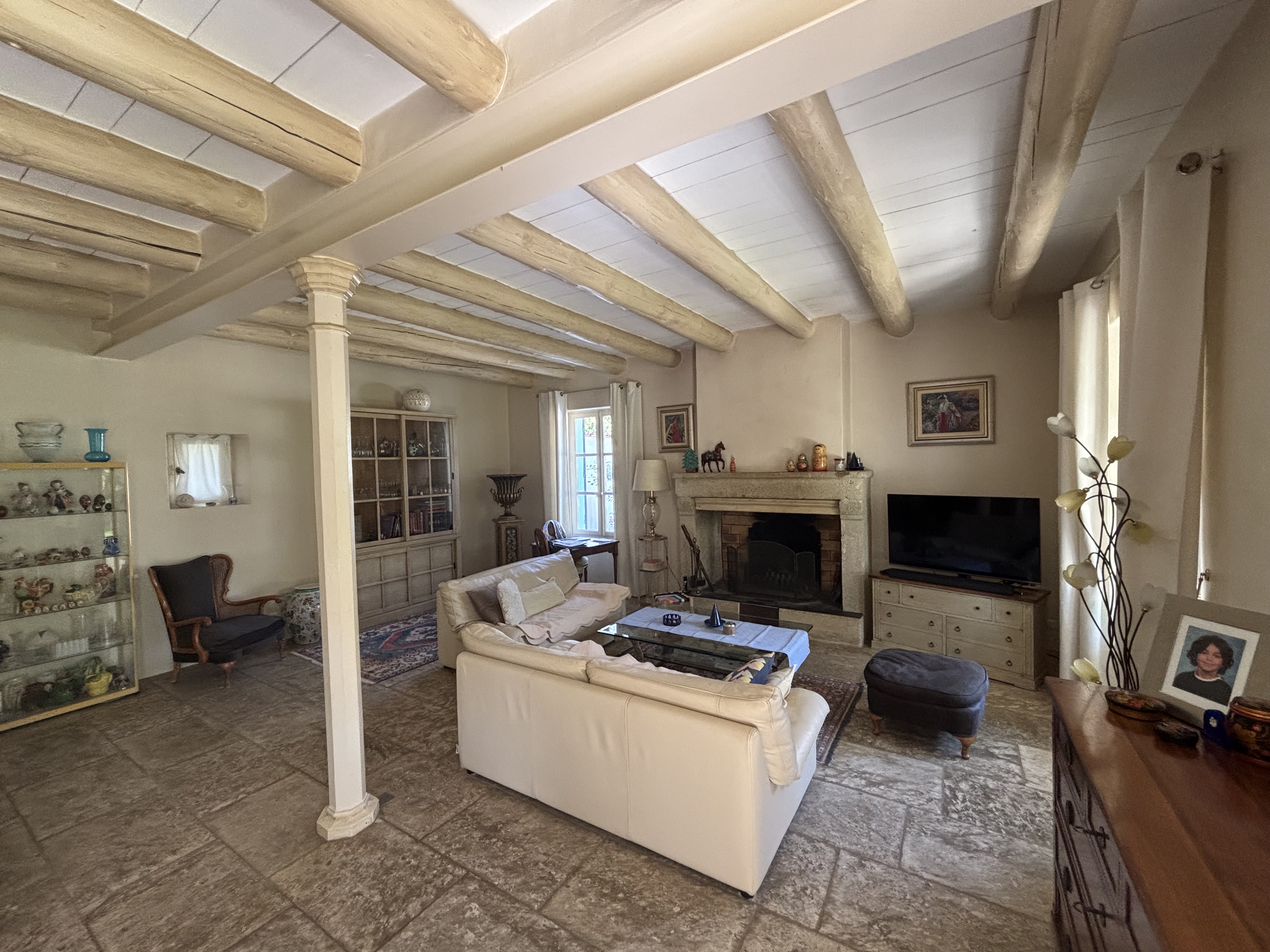 Propriété en France à vendre à Vers-Pont-du-Gard, Gard - €945 000 - photo 
