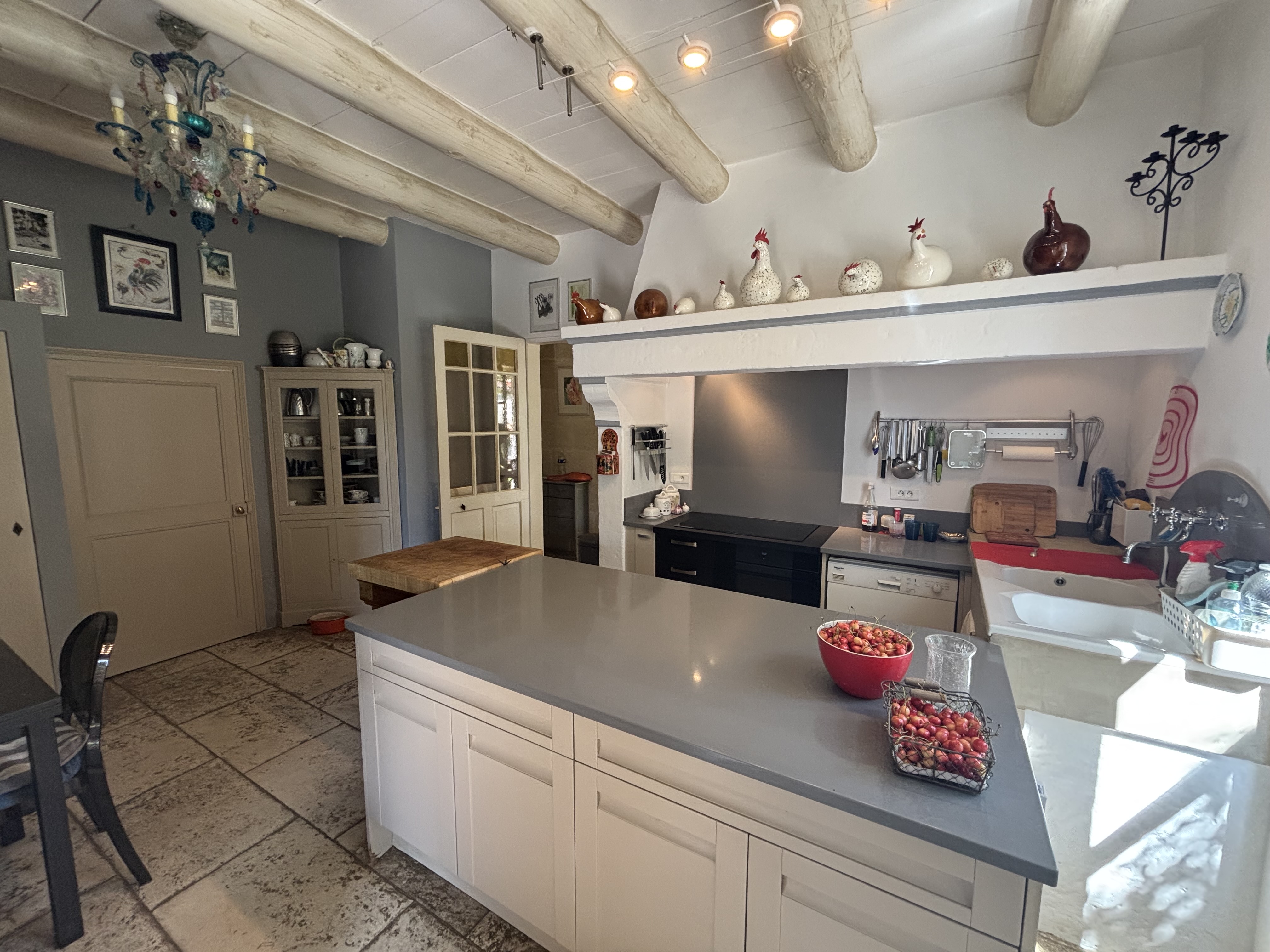 Propriété en France à vendre à Vers-Pont-du-Gard, Gard - €945 000 - photo 