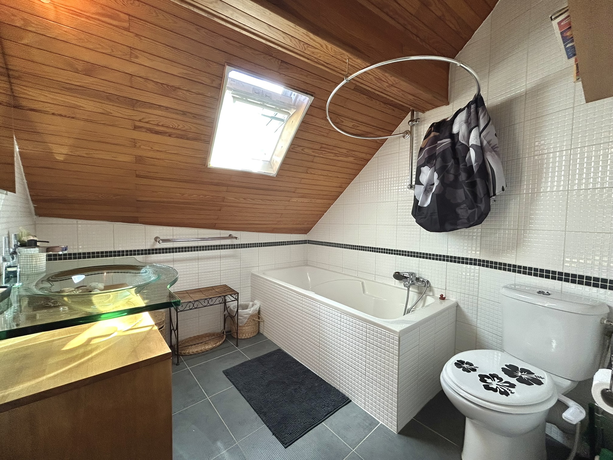 French property for sale in Talloires, Haute-Savoie - €899,000 - photo 