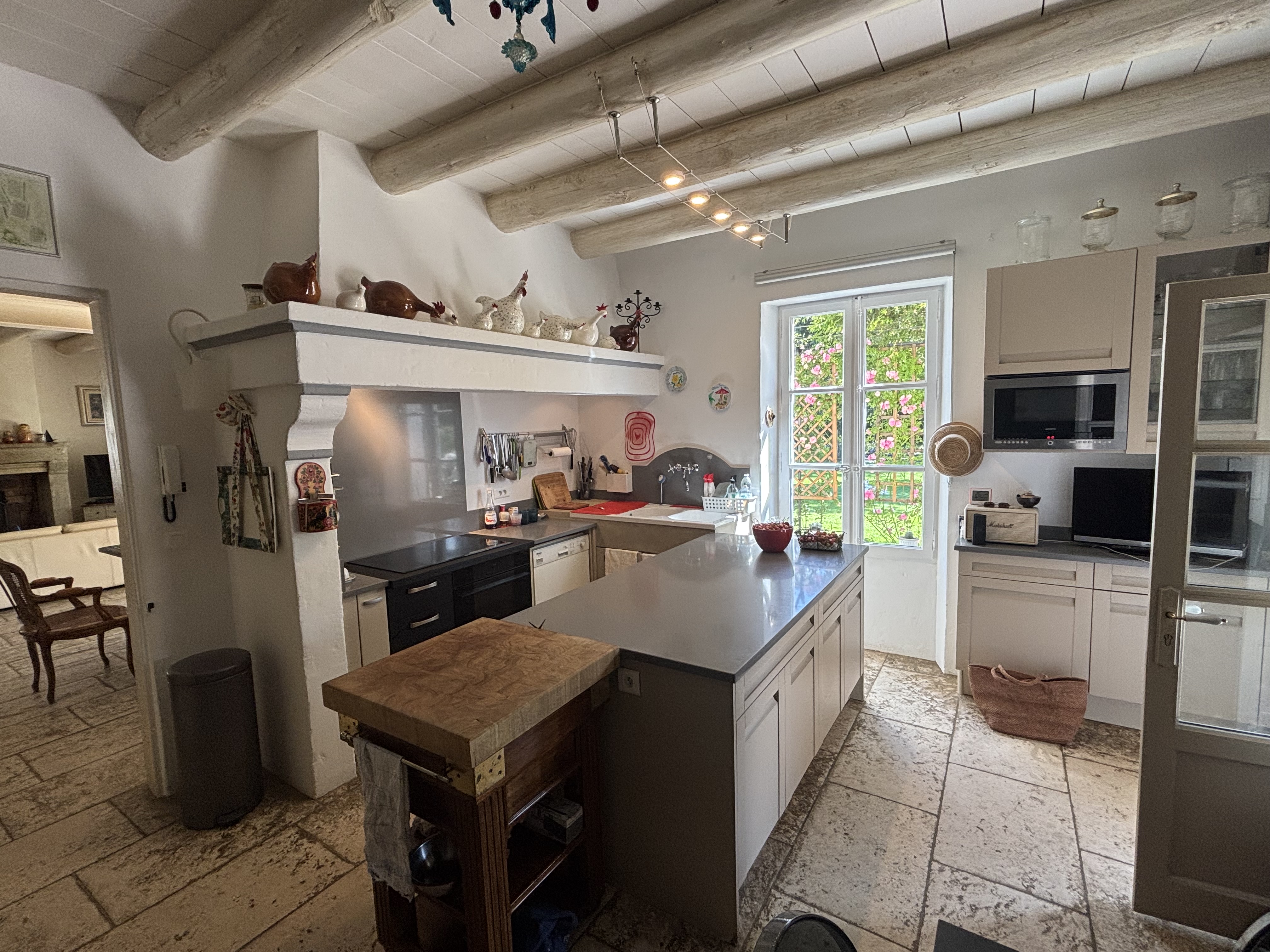 Propriété en France à vendre à Vers-Pont-du-Gard, Gard - €945 000 - photo 