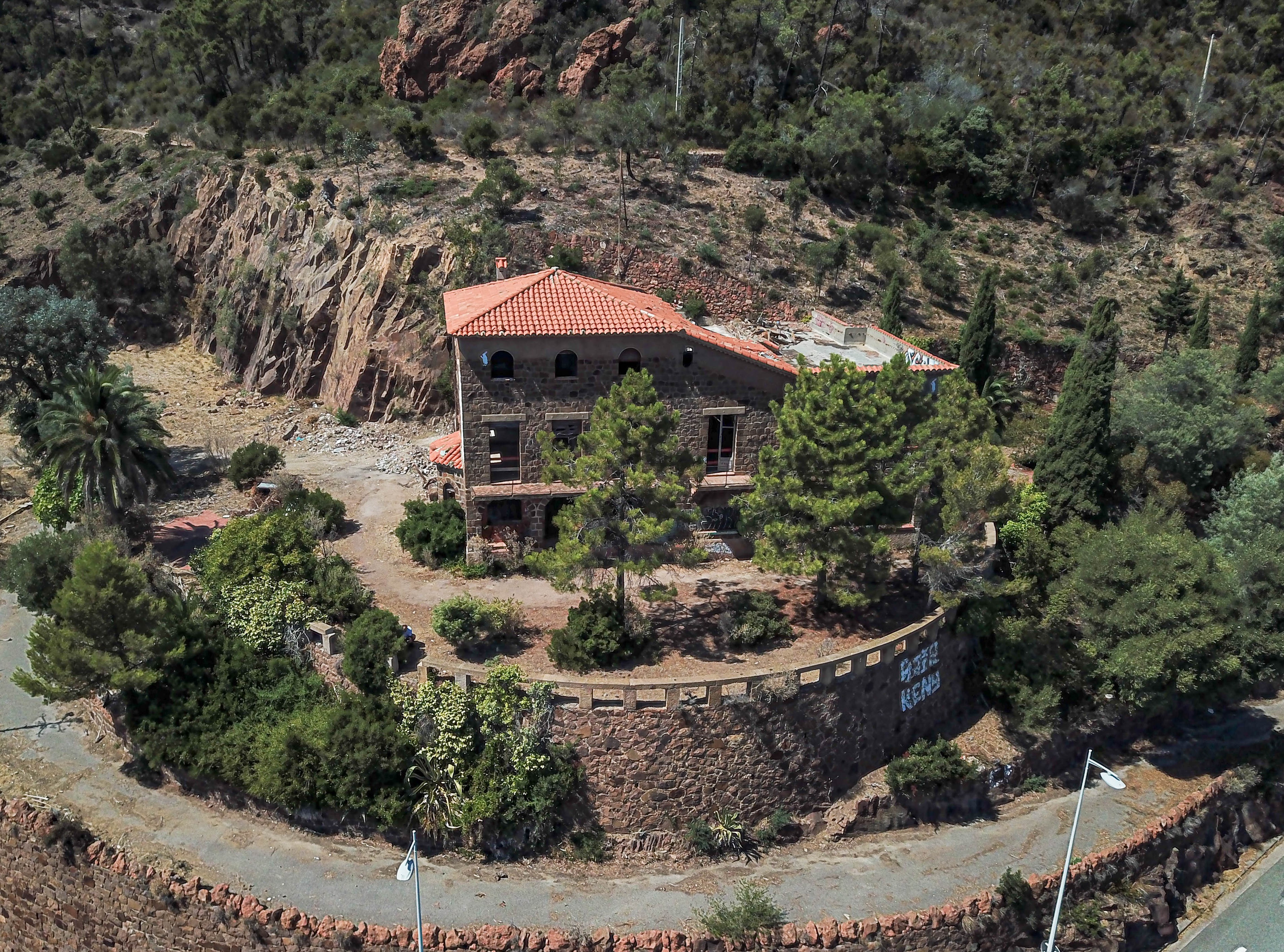 French property for sale in Théoule-sur-Mer, Alpes-Maritimes - €8,500,000 - photo 