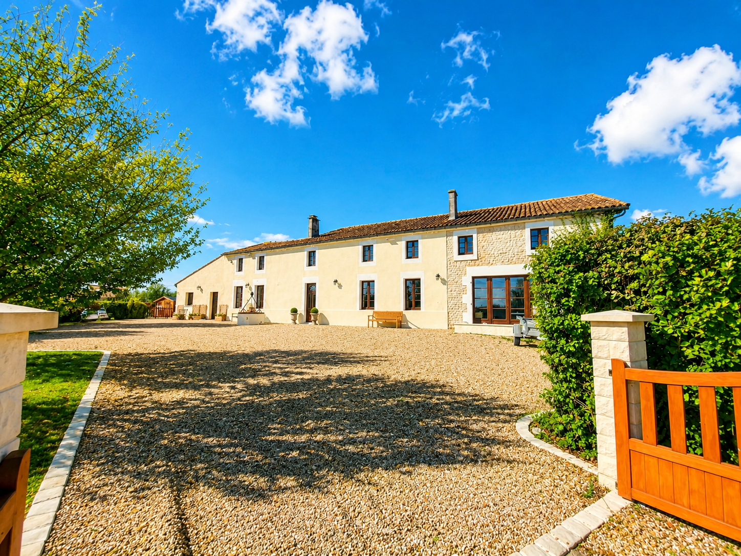 Propriété en France à vendre à Angeac-Champagne, Charente - €449 500 - photo 