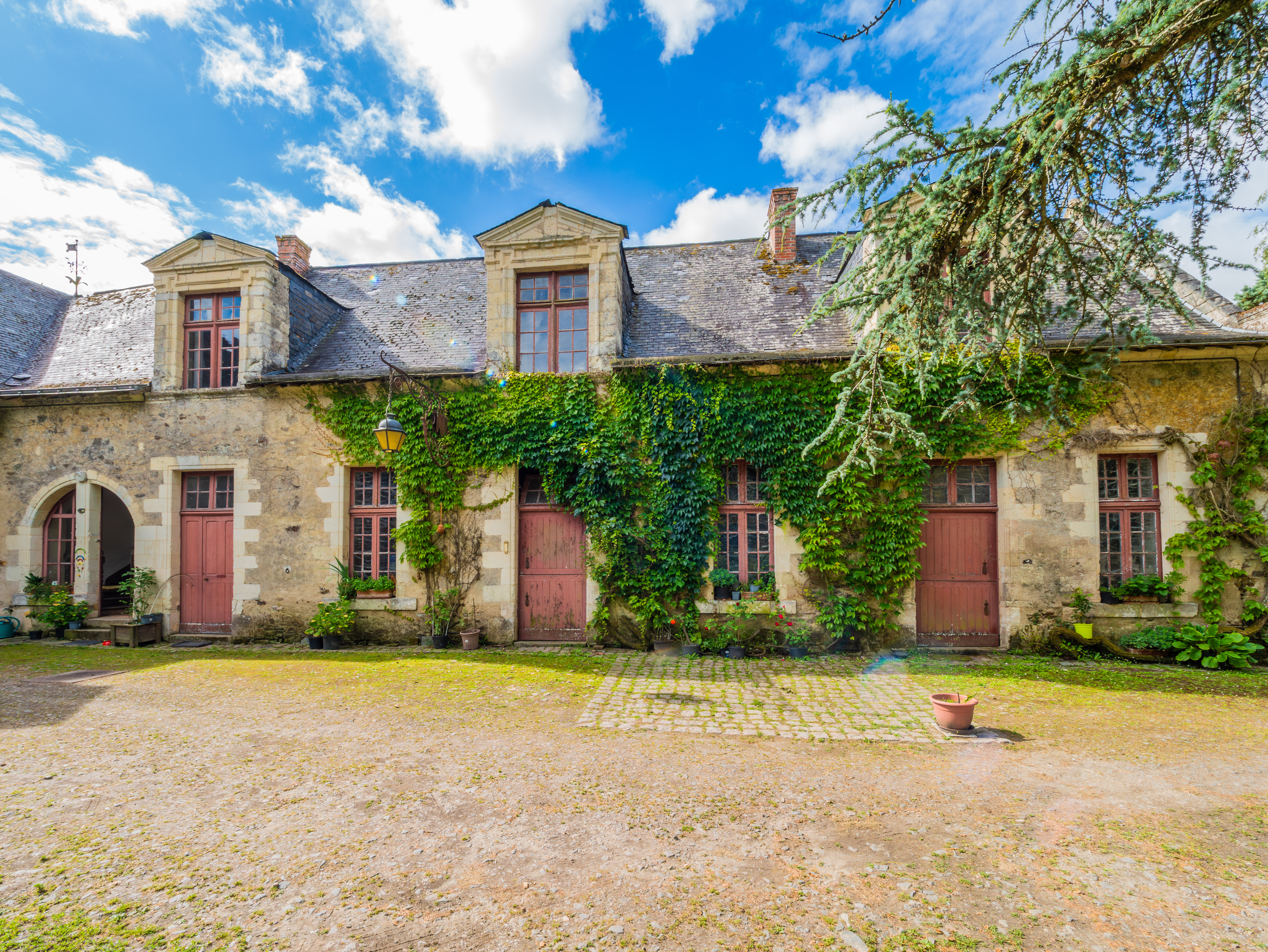 Propriété en France à vendre à Chazé-sur-Argos, Maine-et-Loire - €2 880 000 - photo 