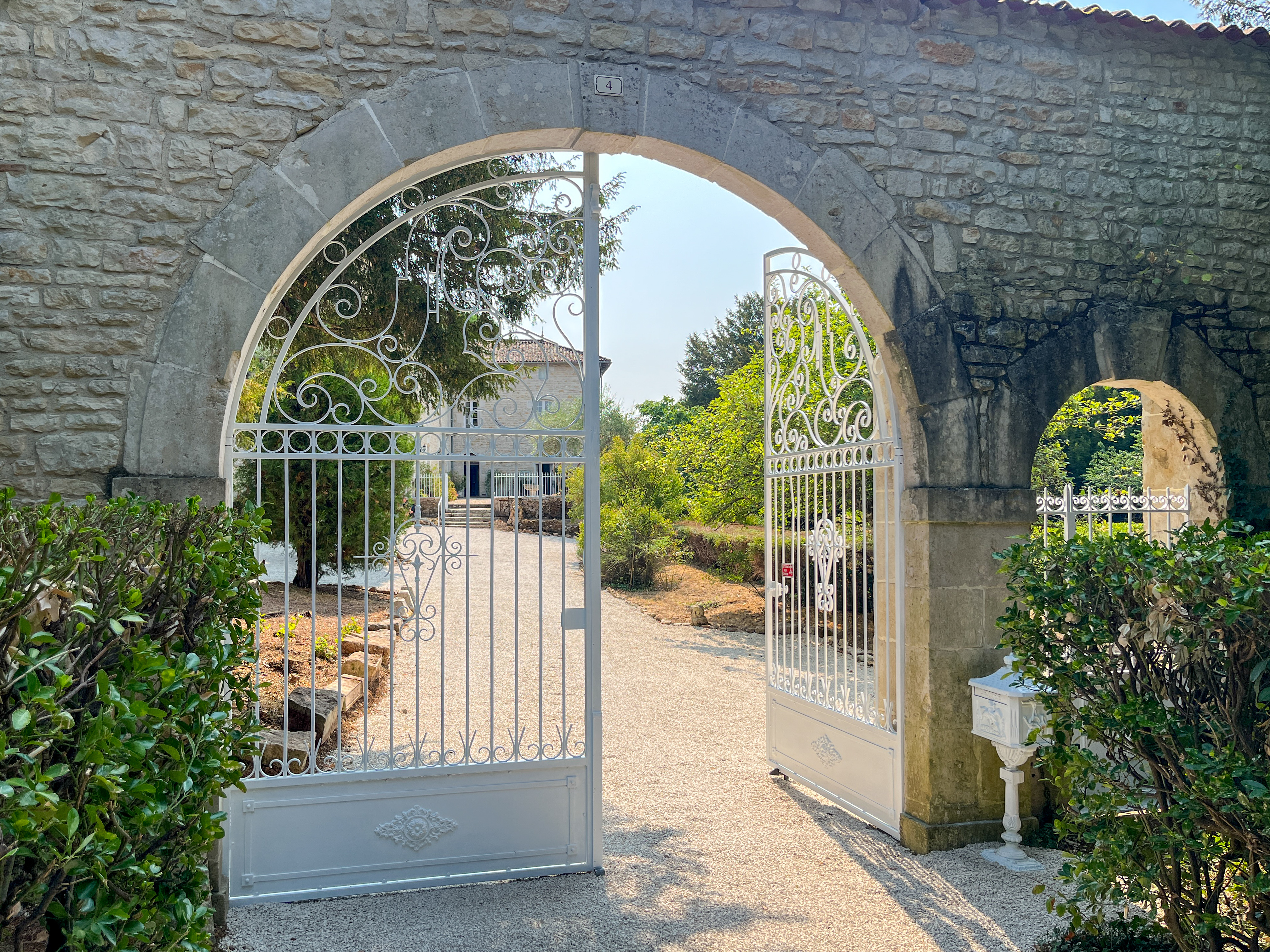 Propriété en France à vendre à Civray, Vienne - €735 000 - photo 