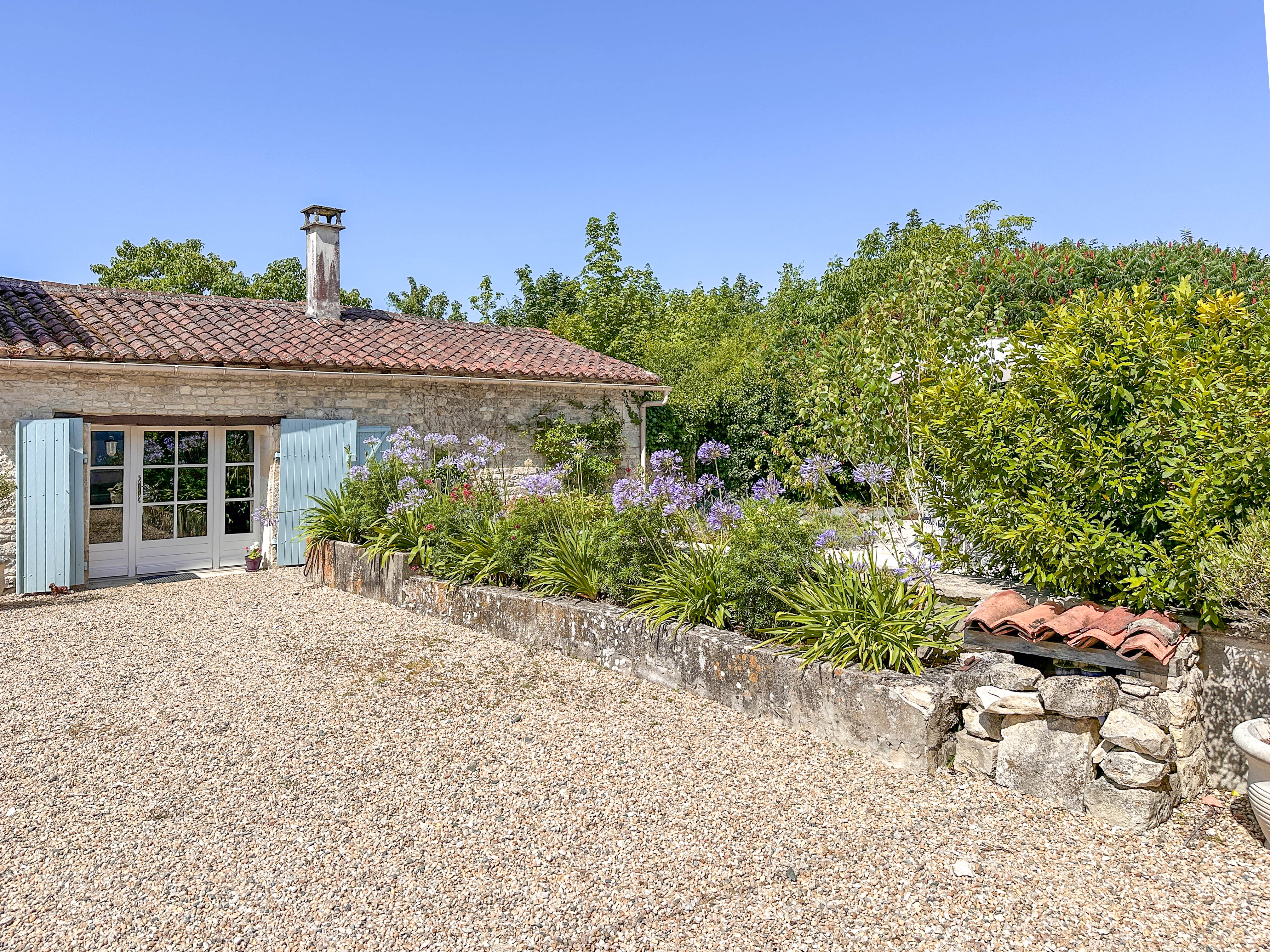 Propriété en France à vendre à Sonnac, Charente-Maritime - €599 000 - photo 