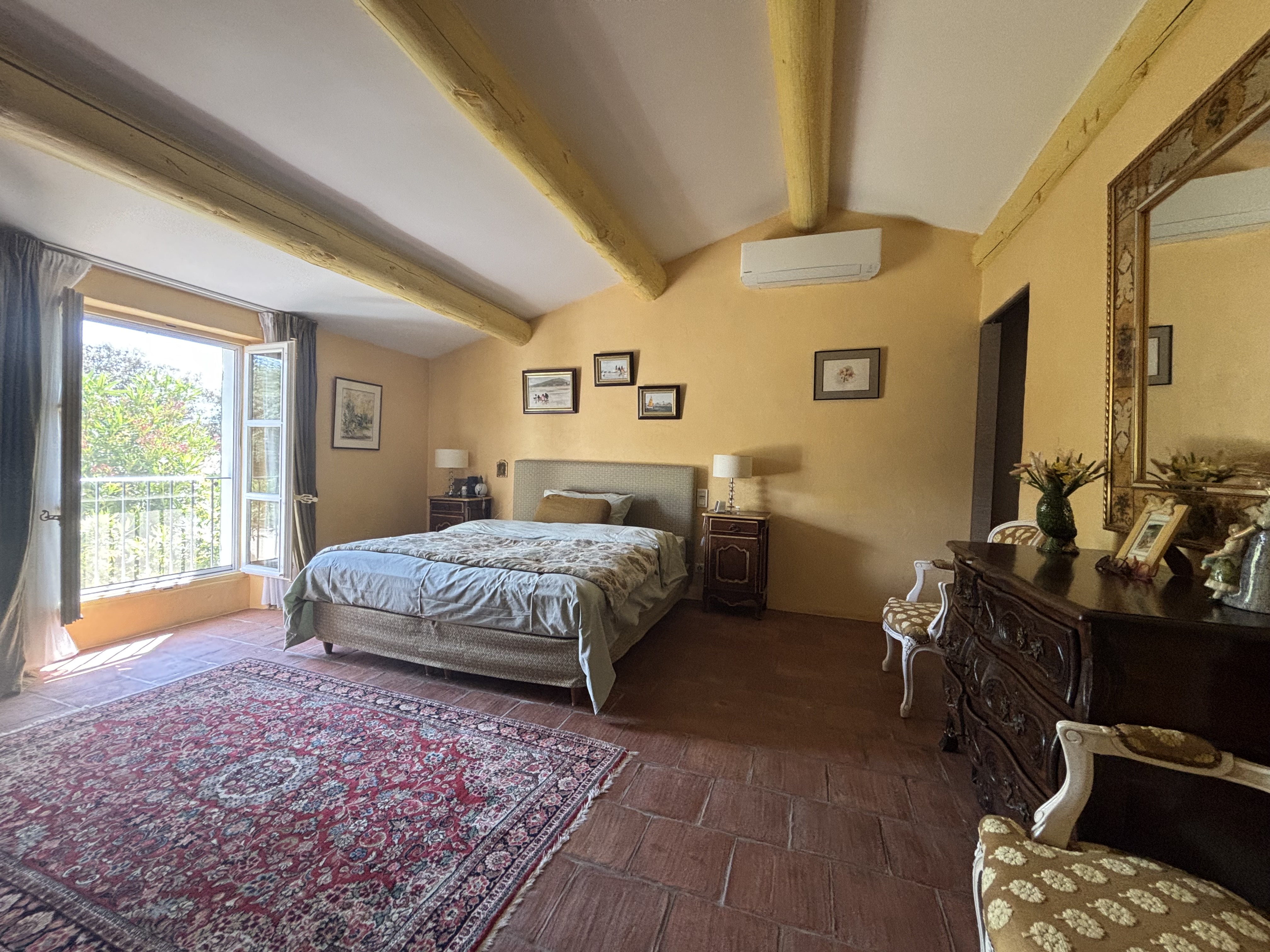 Propriété en France à vendre à Vers-Pont-du-Gard, Gard - €945 000 - photo 