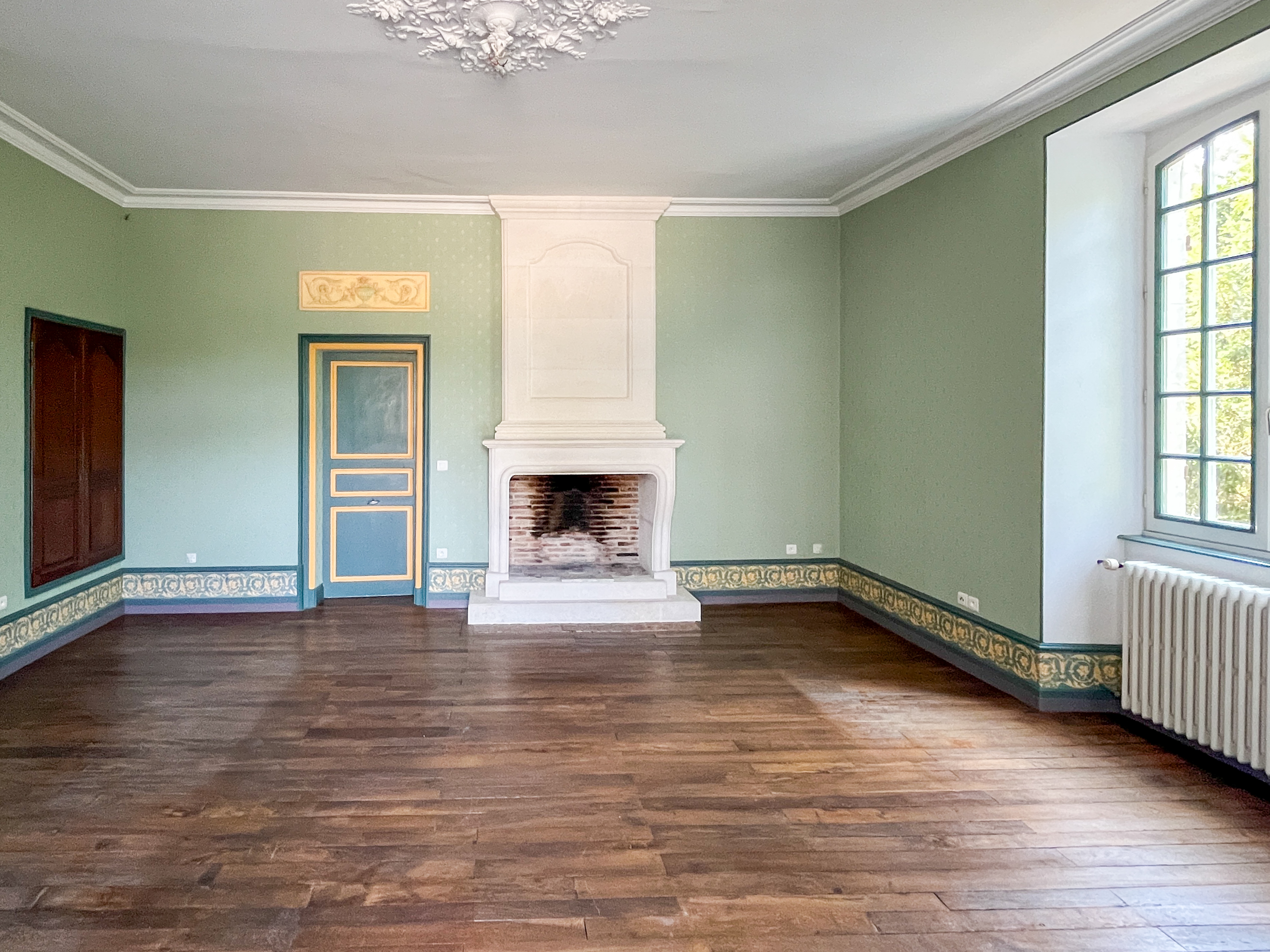 Propriété en France à vendre à Civray, Vienne - €735 000 - photo 