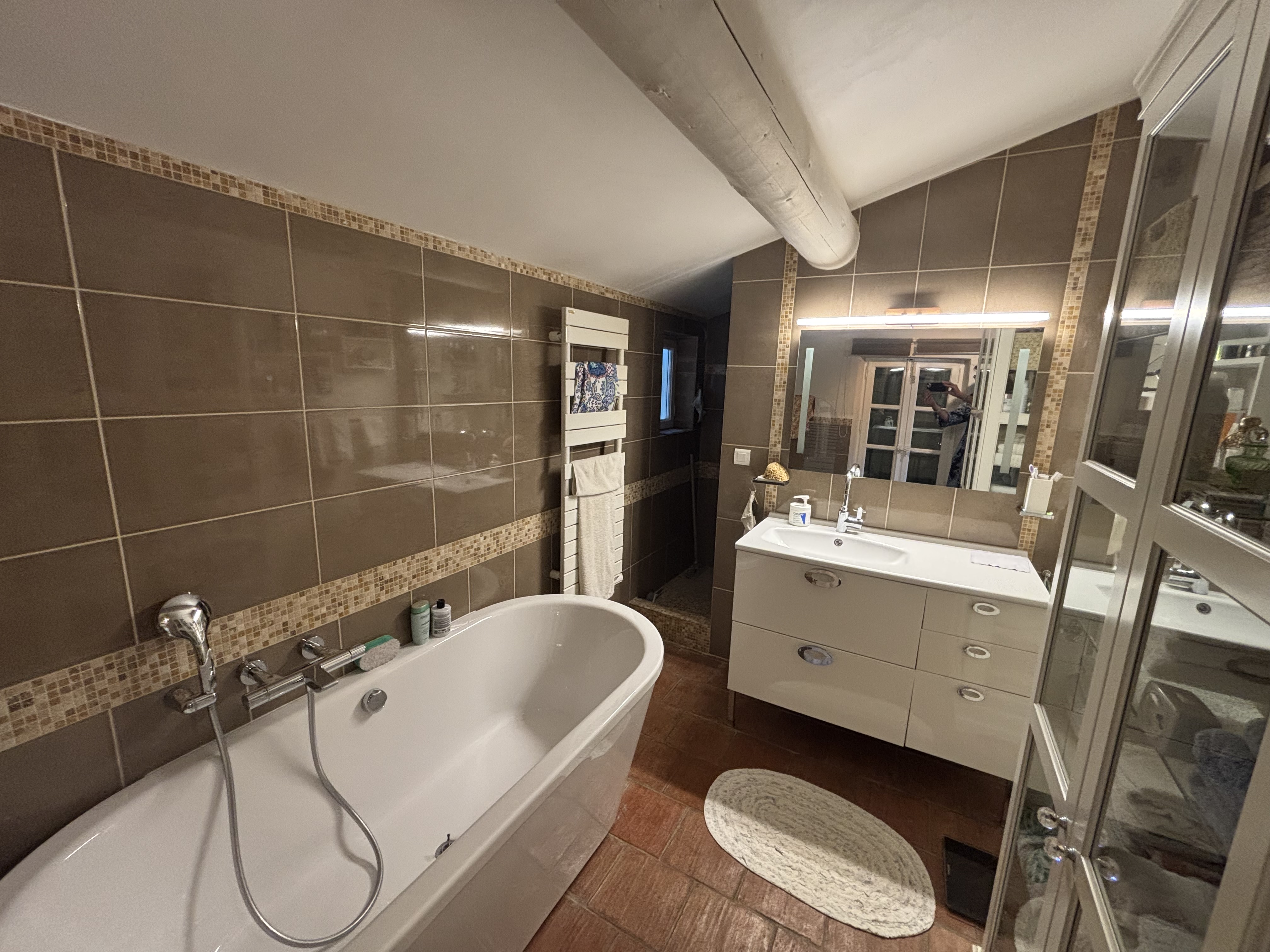 Propriété en France à vendre à Vers-Pont-du-Gard, Gard - €945 000 - photo 