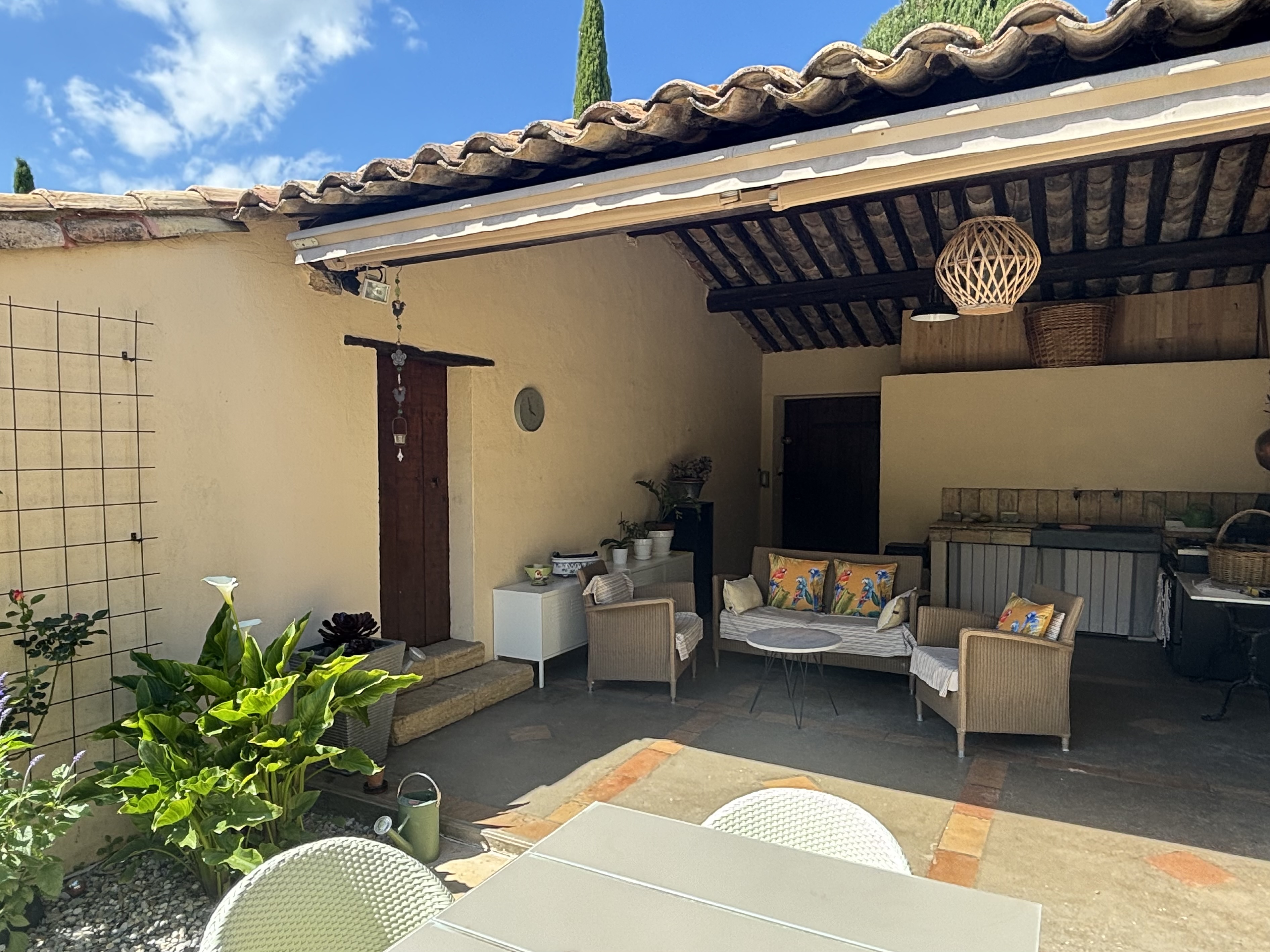 Propriété en France à vendre à Vers-Pont-du-Gard, Gard - €945 000 - photo 