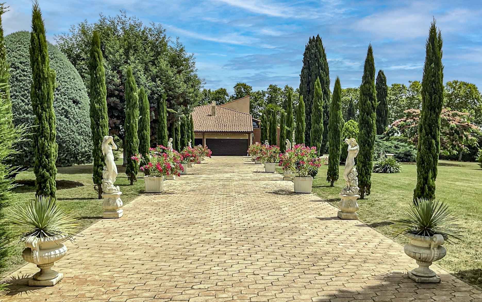 French property for sale in Cazères, Haute-Garonne - €715,000 - photo 