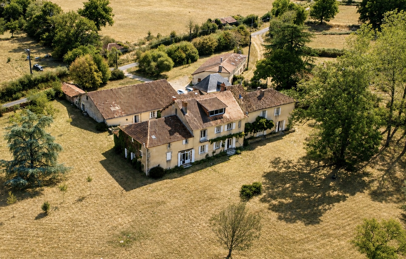 French property for sale in Hiesse, Charente - €636,000 - photo 