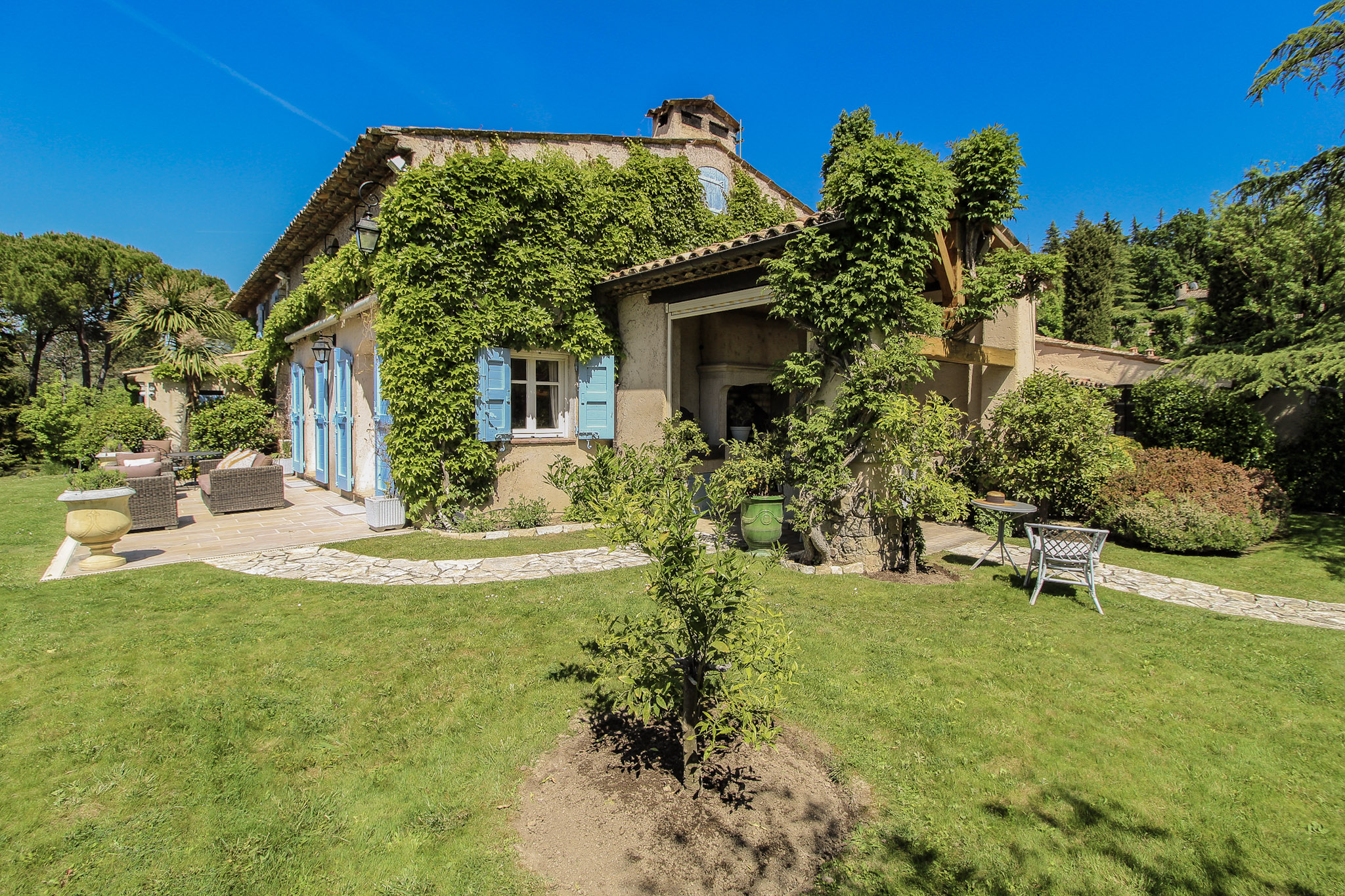 French property for sale in Châteauneuf-Grasse, Alpes-Maritimes - €3,190,000 - photo 