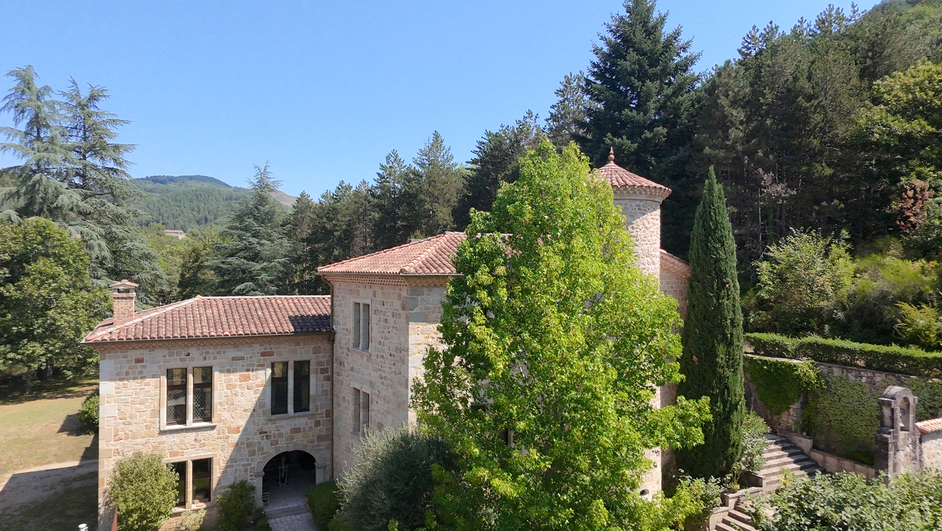 Propriété en France à vendre à Saint-Michel-de-Boulogne, Ardèche - €1 735 000 - photo 