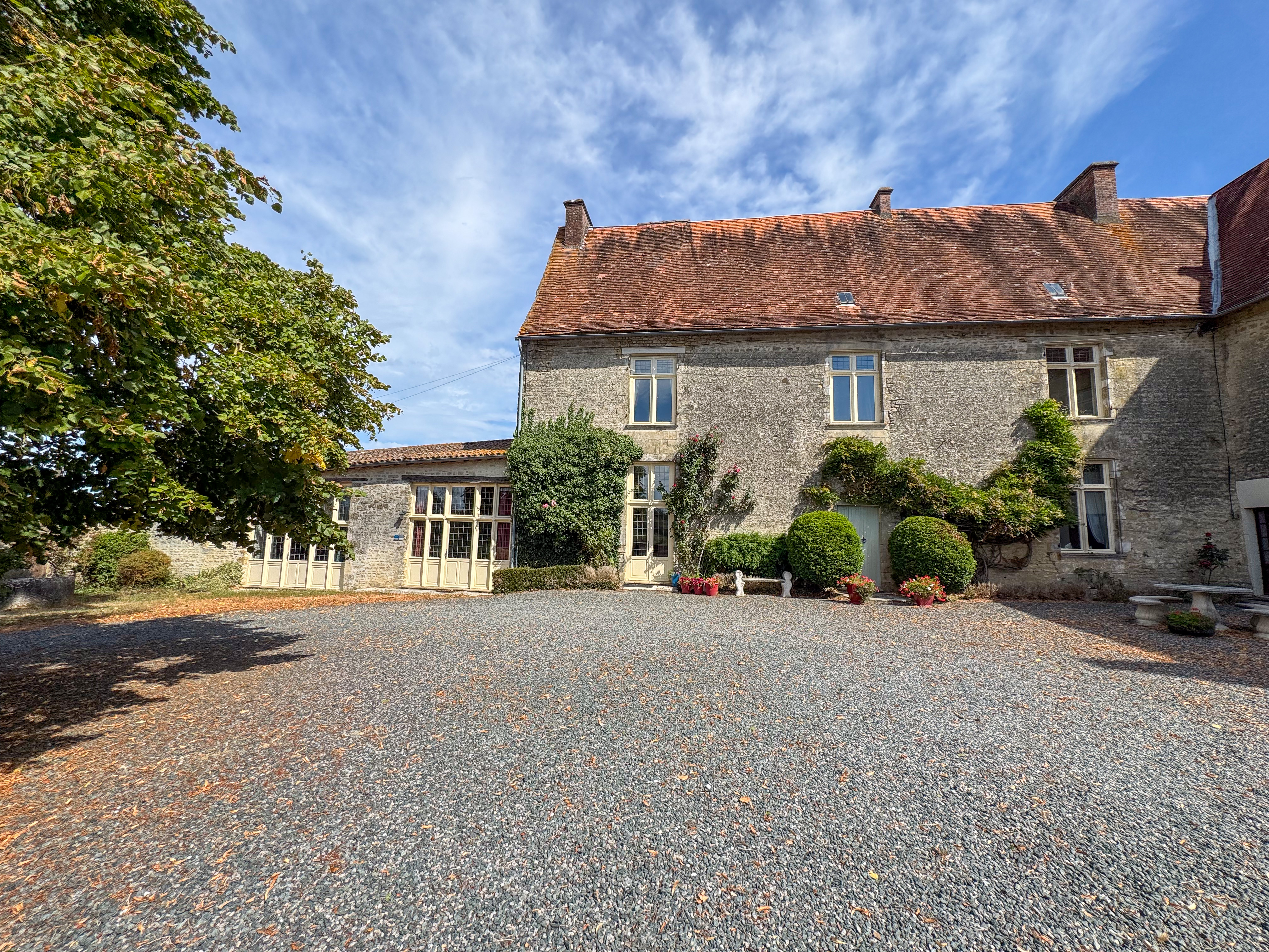 French property for sale in Saint-Hilaire-des-Loges, Vendée - €689,000 - photo 