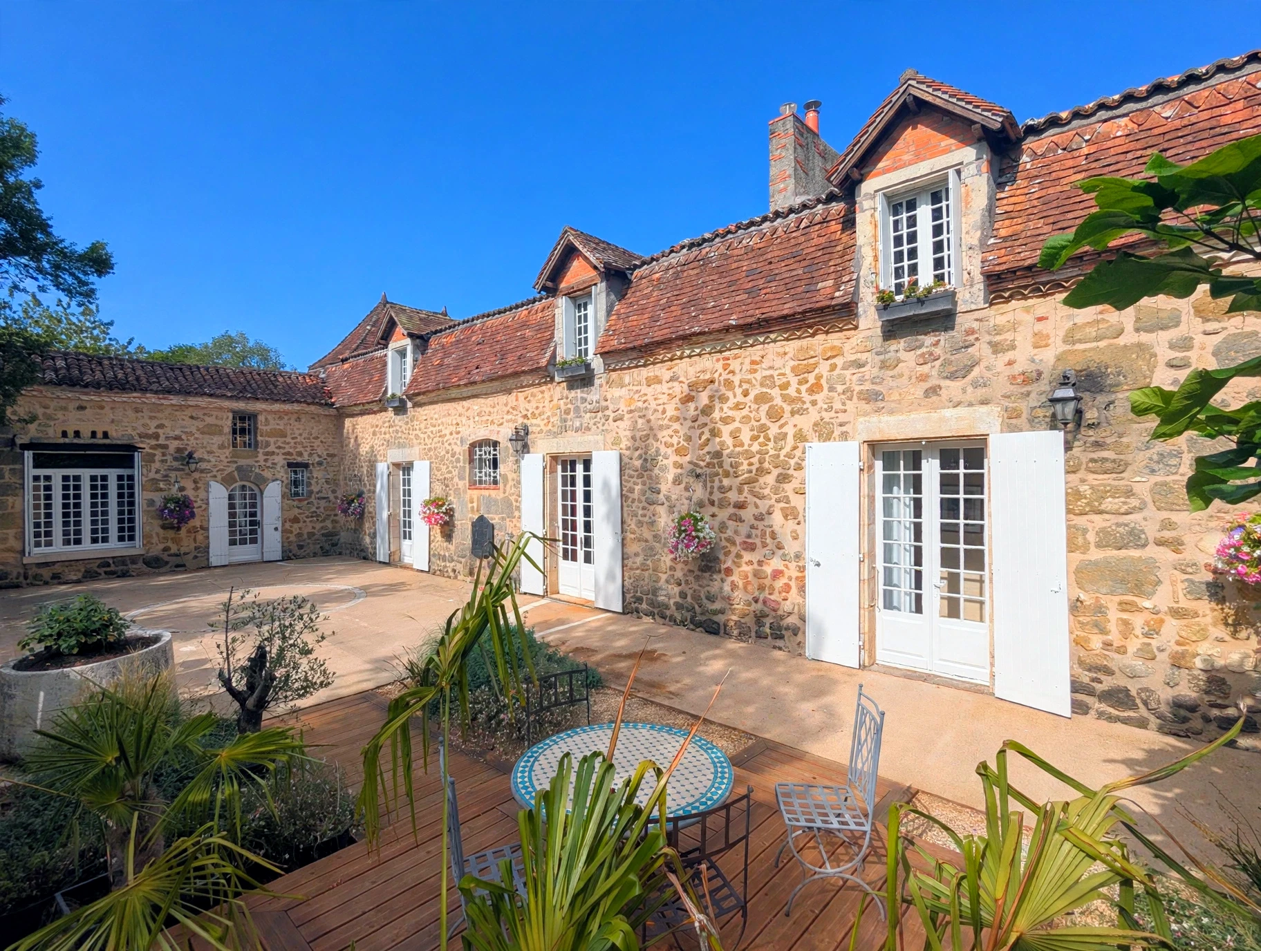 Propriété en France à vendre à Thiviers, Dordogne - €679 000 - photo 