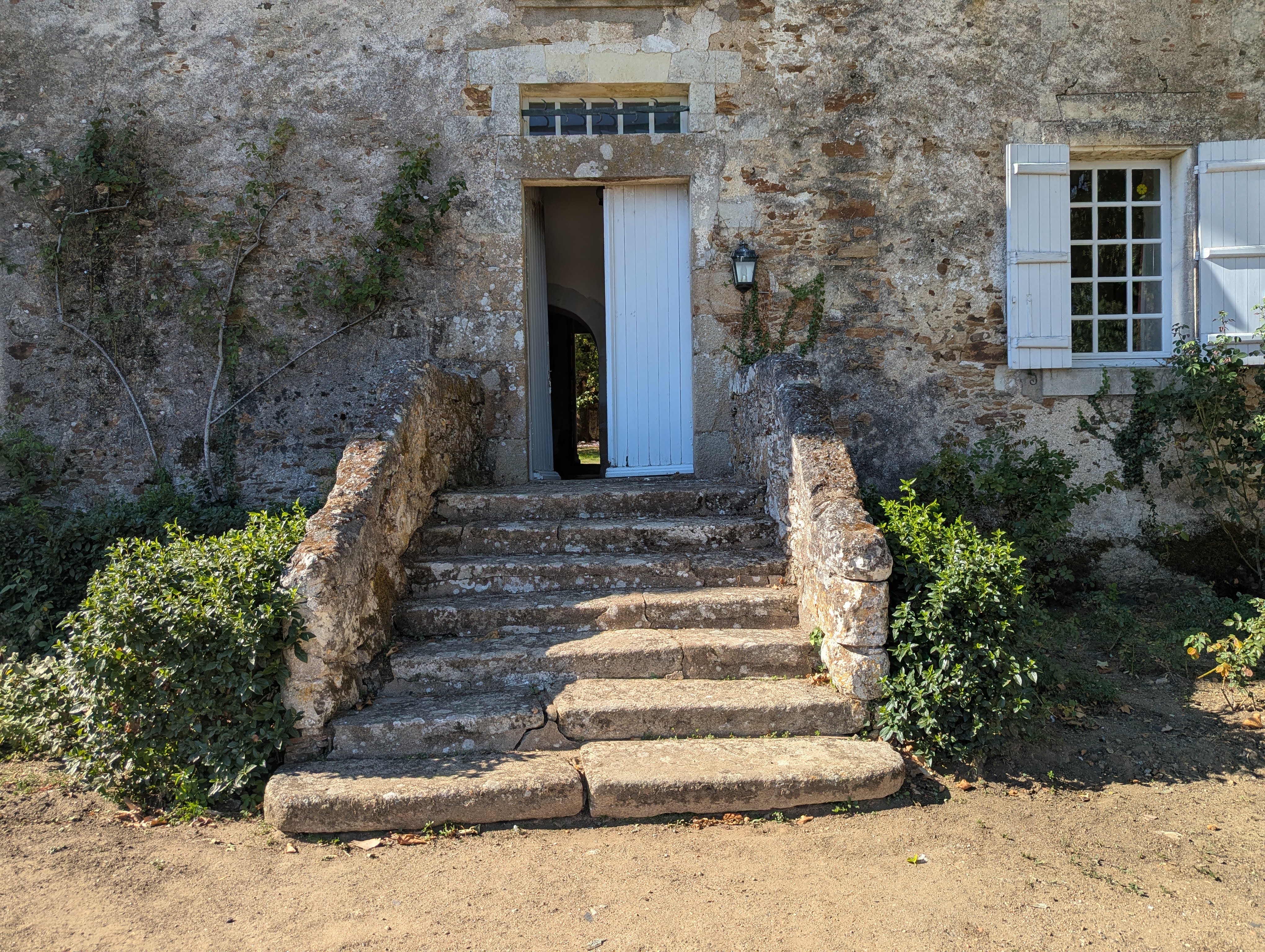 French property for sale in Le Loroux-Bottereau, Loire-Atlantique - €982,000 - photo 