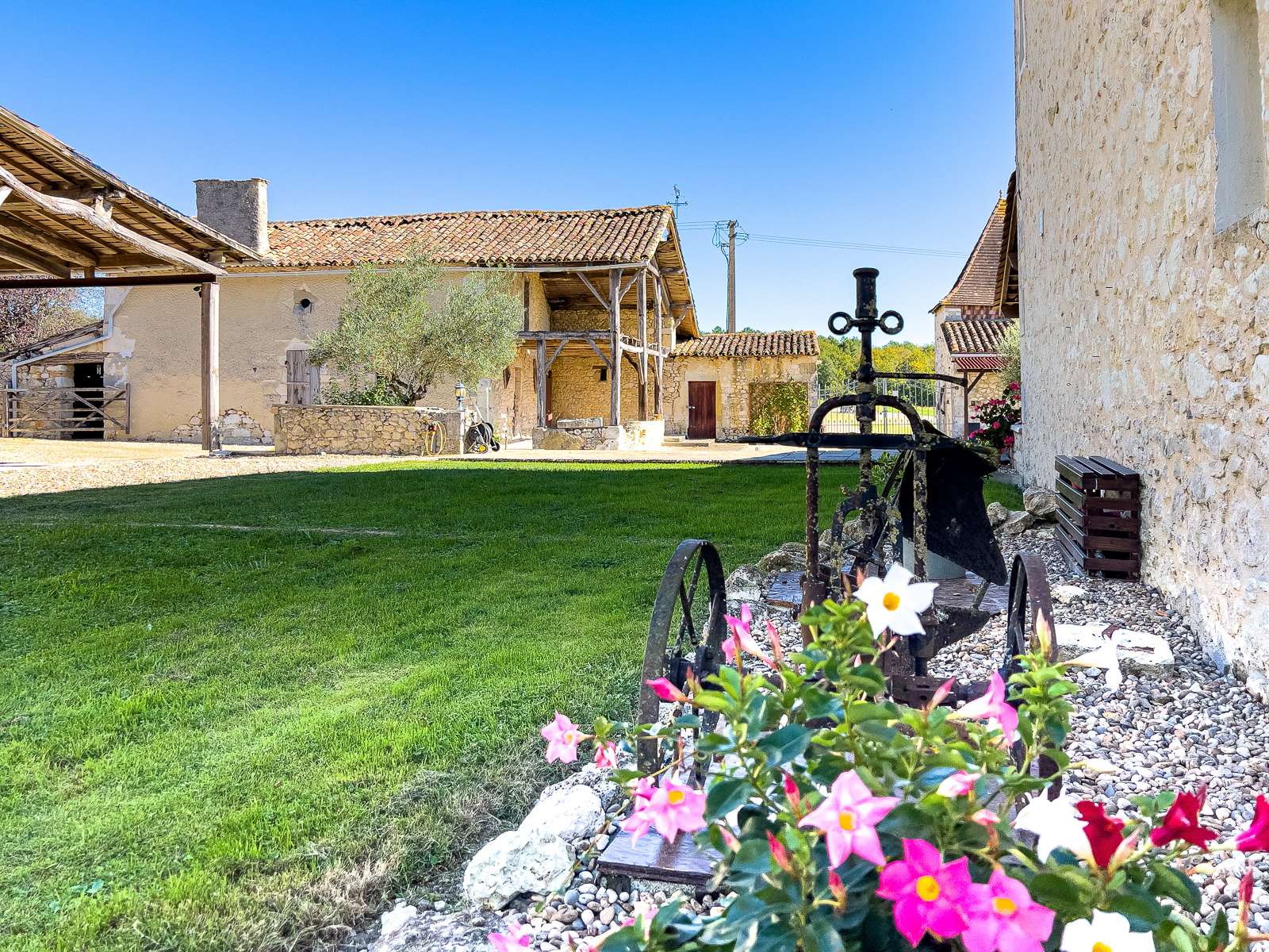 French property for sale in Duras, Lot-et-Garonne - €595,000 - photo 