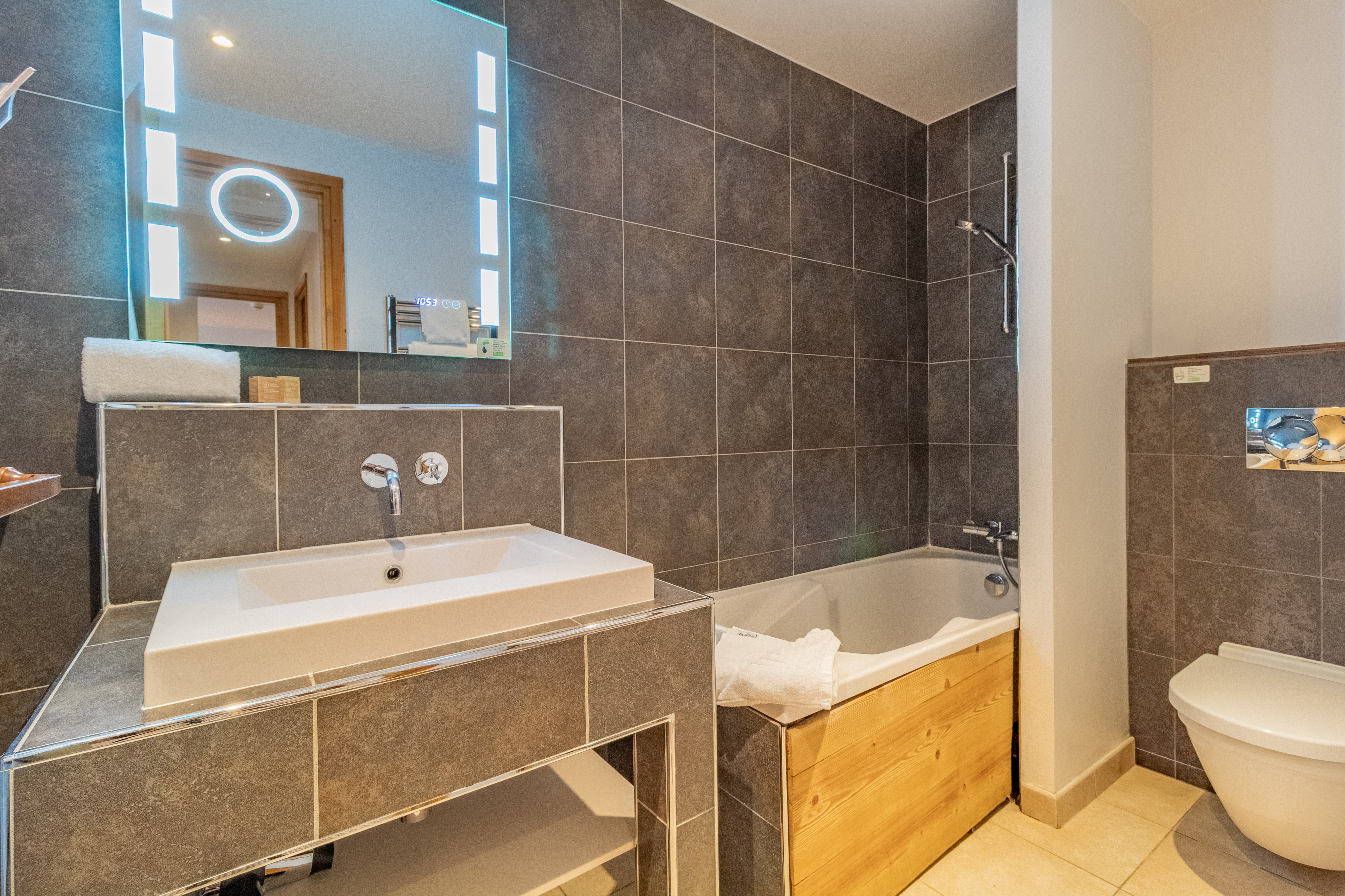 French property for sale in Courchevel, Savoie - €1,485,000 - photo 