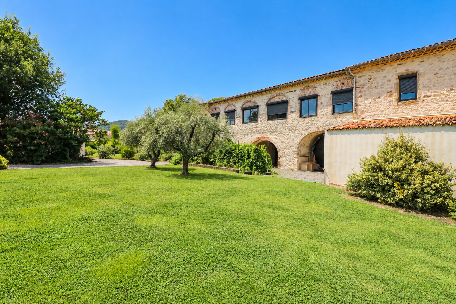 Propriété en France à vendre à Alès, Gard - €645 000 - photo 