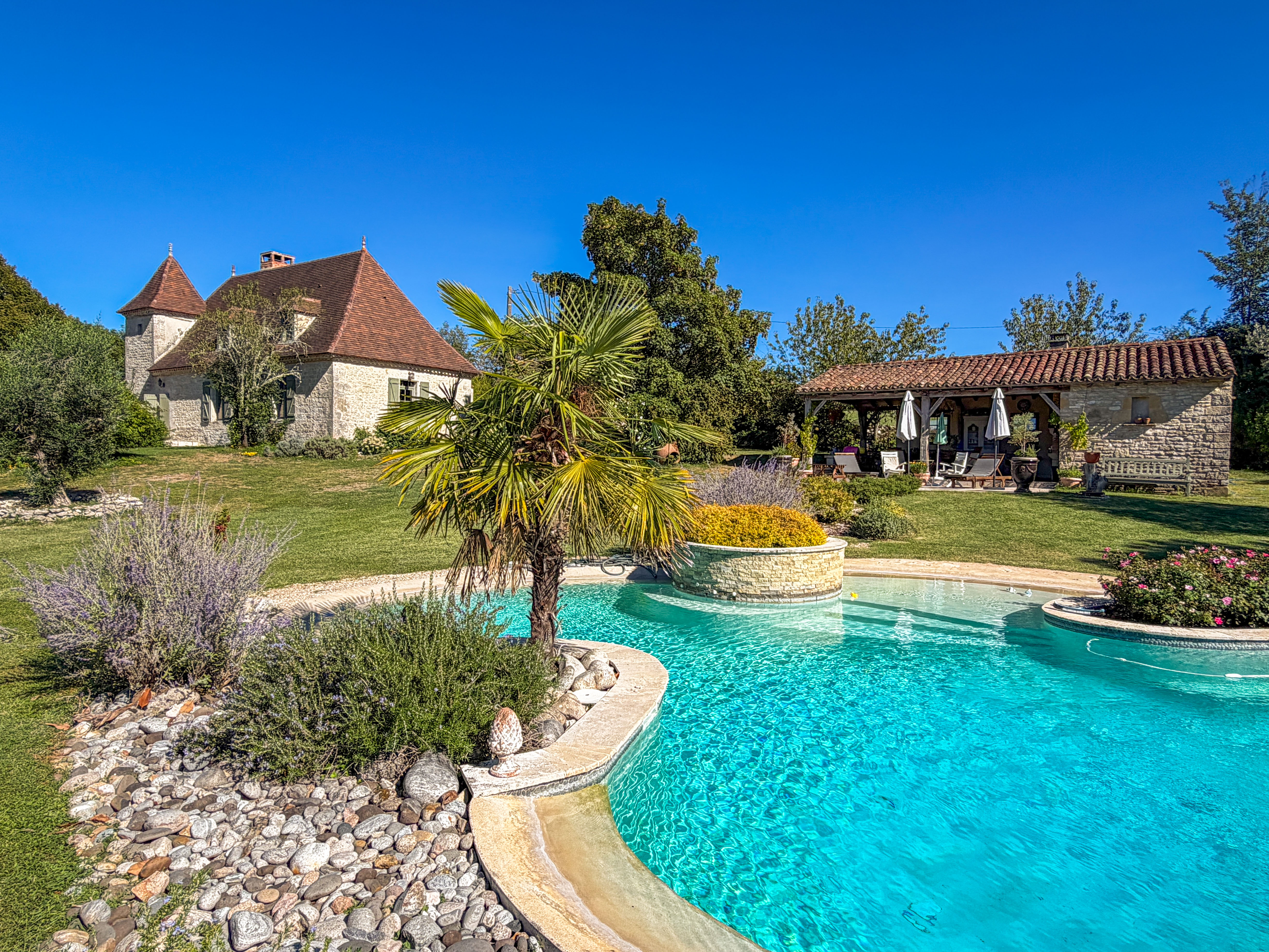 French property for sale in Séniergues, Lot - €1,038,000 - photo 