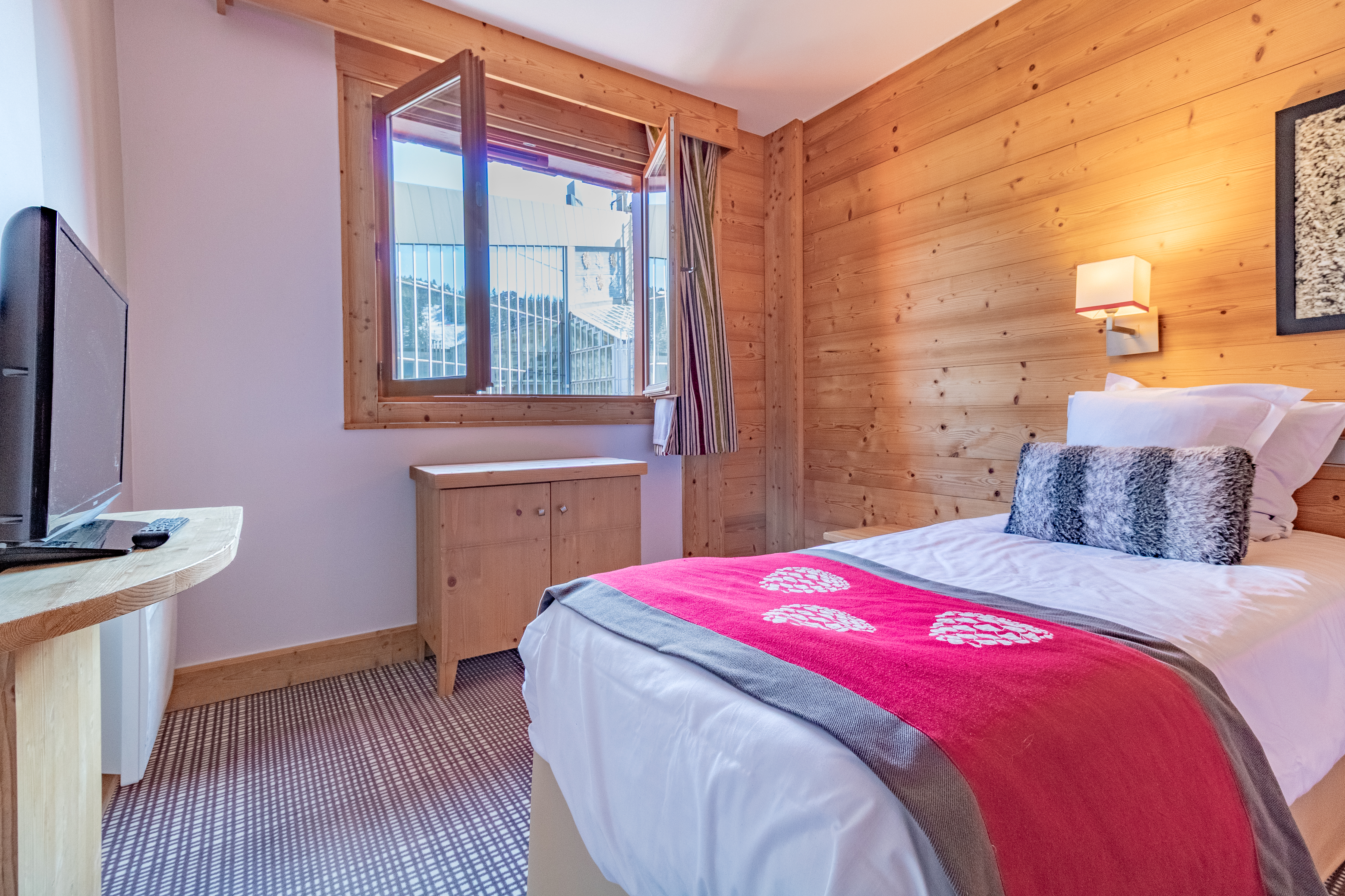 French property for sale in Courchevel, Savoie - €1,485,000 - photo 